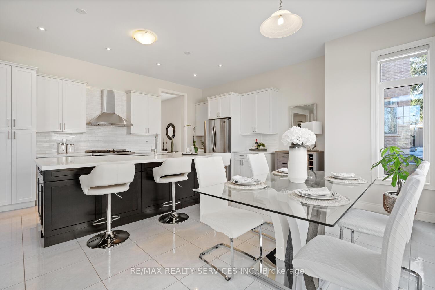 Photo 17 of 945 Pondcliffe Court, Kitchener — HOMEH