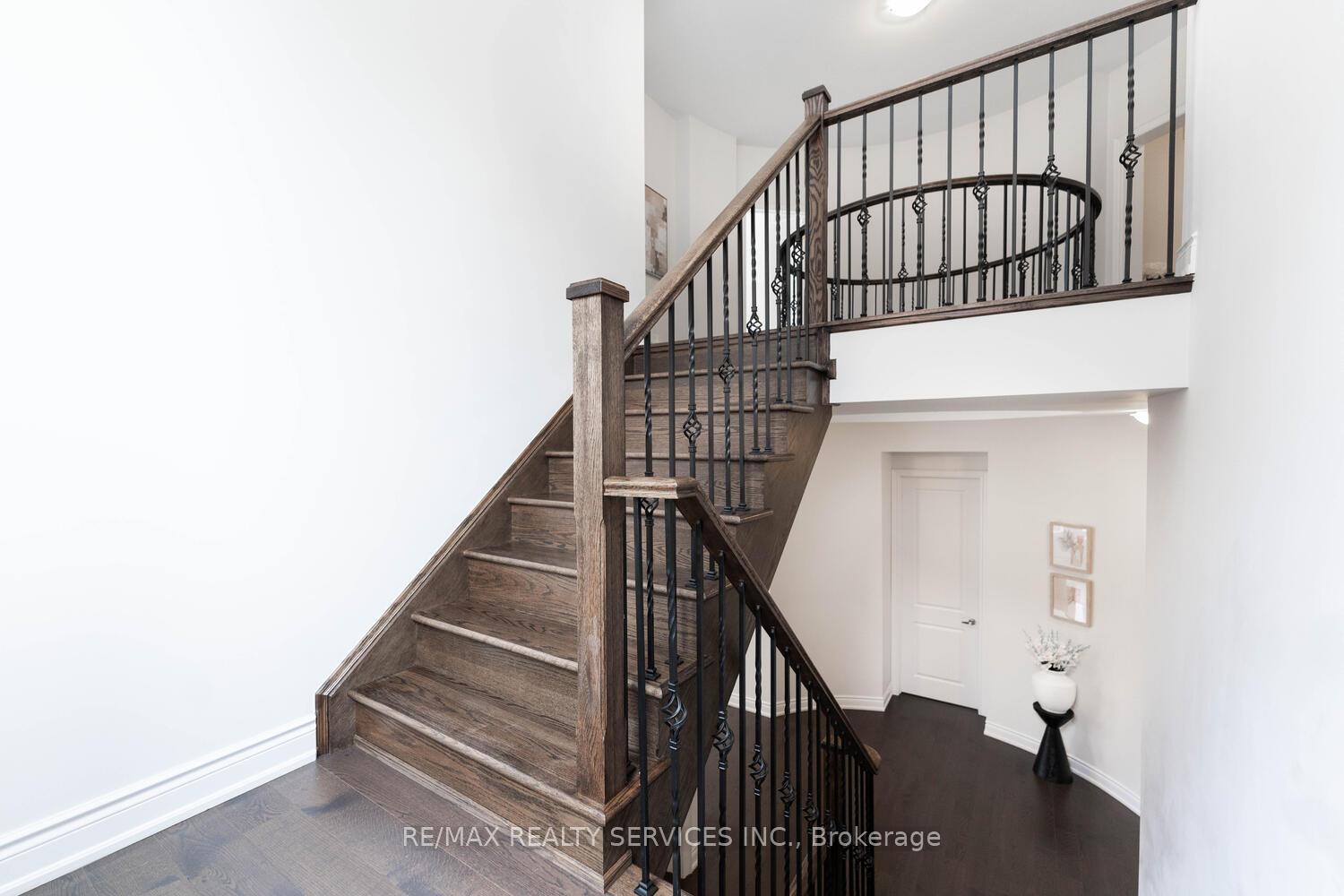 Photo 20 of 945 Pondcliffe Court, Kitchener — HOMEH