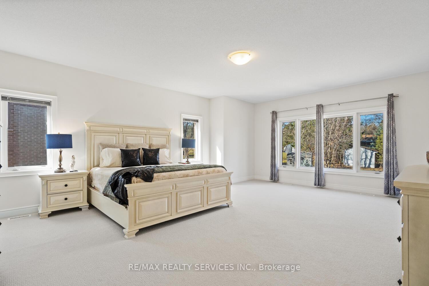 Photo 16 of 945 Pondcliffe Court, Kitchener — HOMEH