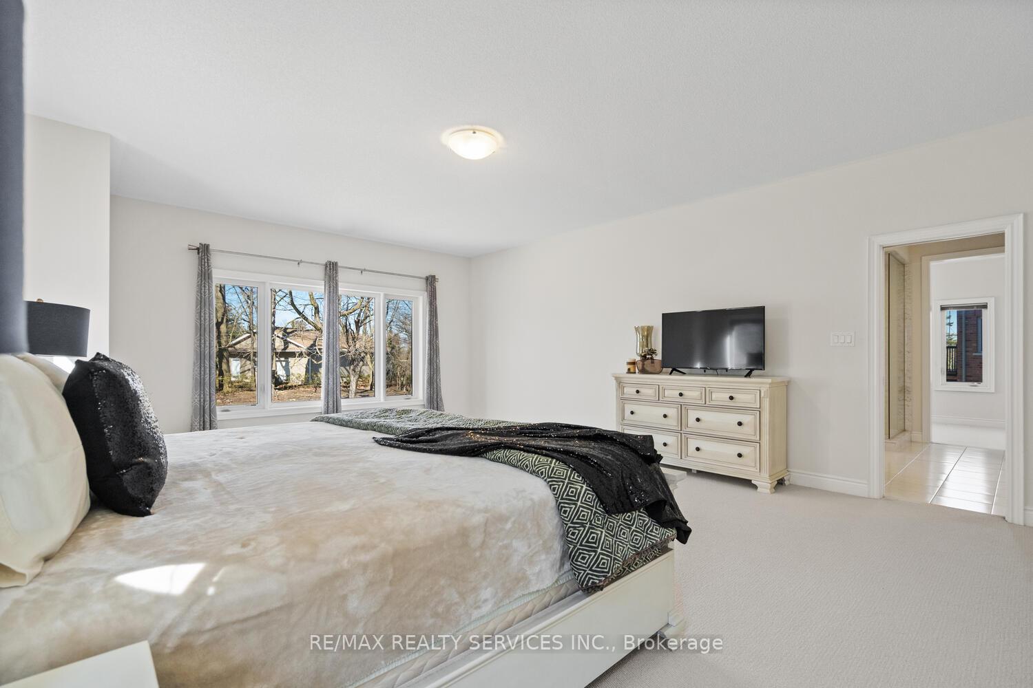 Photo 36 of 945 Pondcliffe Court, Kitchener — HOMEH