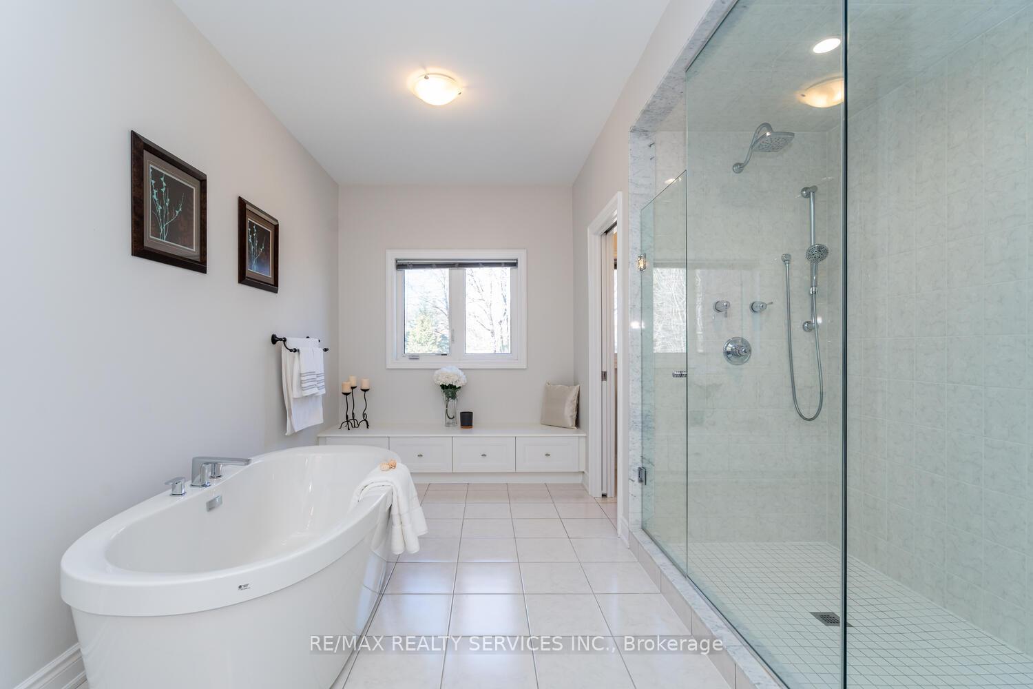 Photo 21 of 945 Pondcliffe Court, Kitchener — HOMEH