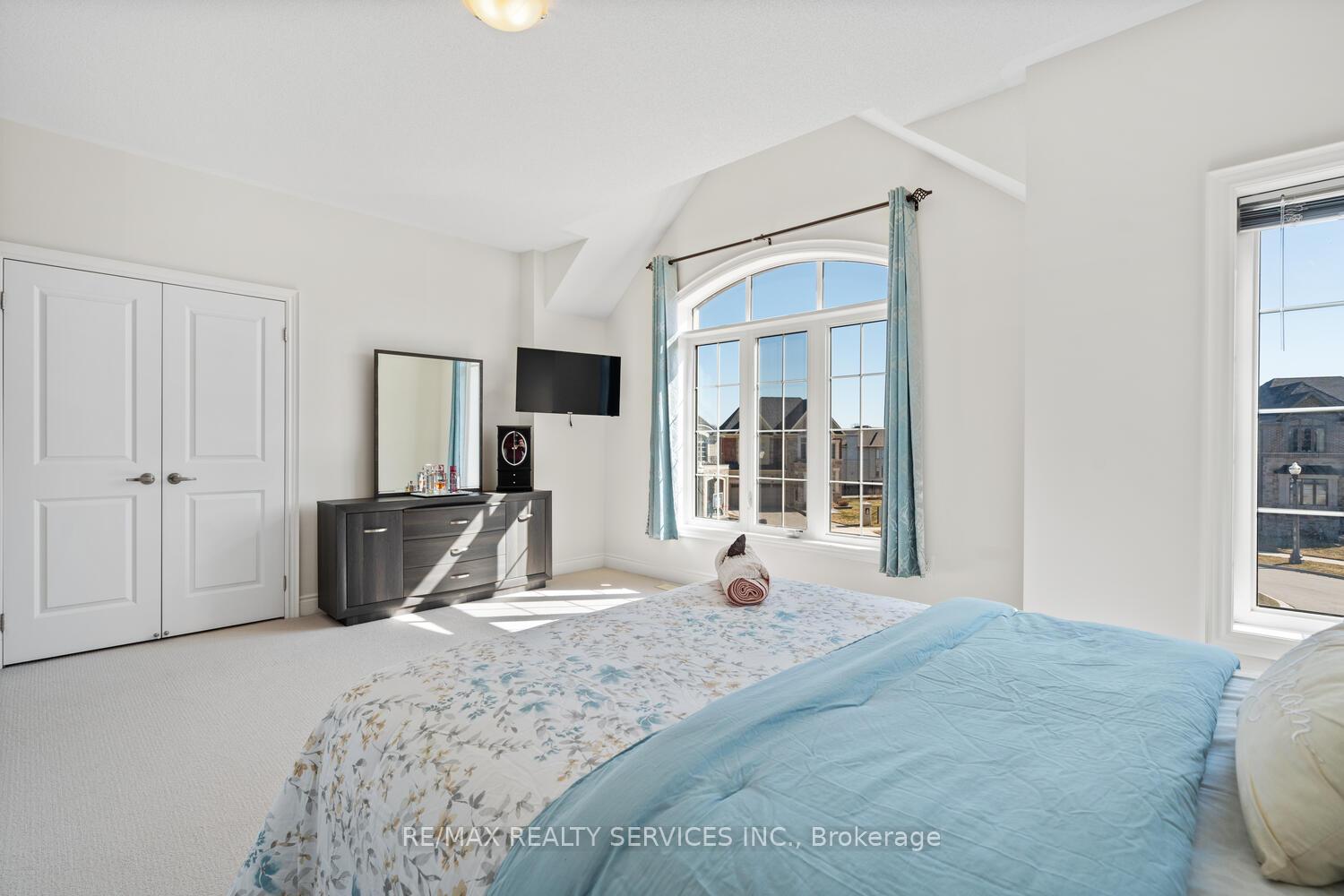 Photo 32 of 945 Pondcliffe Court, Kitchener — HOMEH