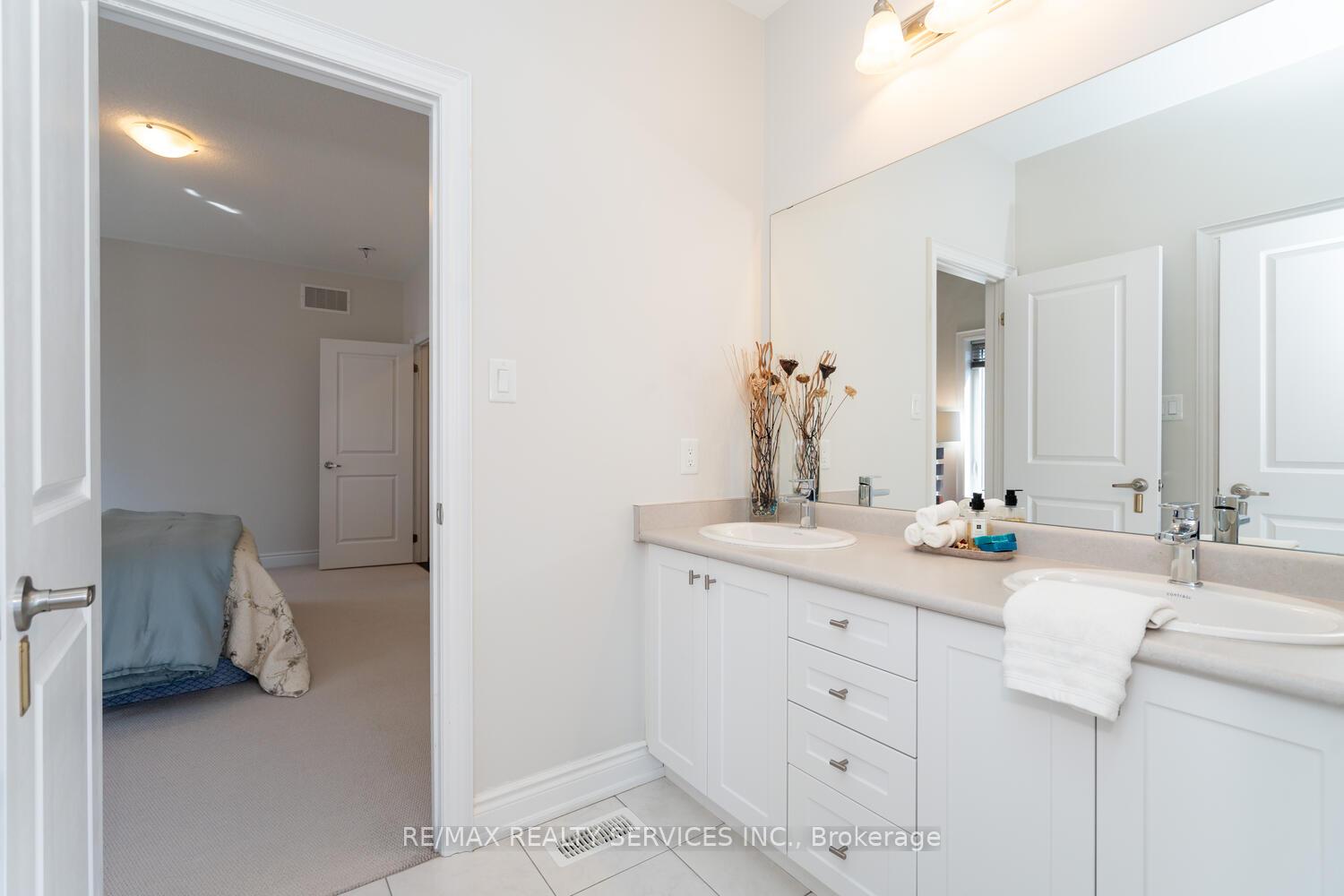 Photo 38 of 945 Pondcliffe Court, Kitchener — HOMEH