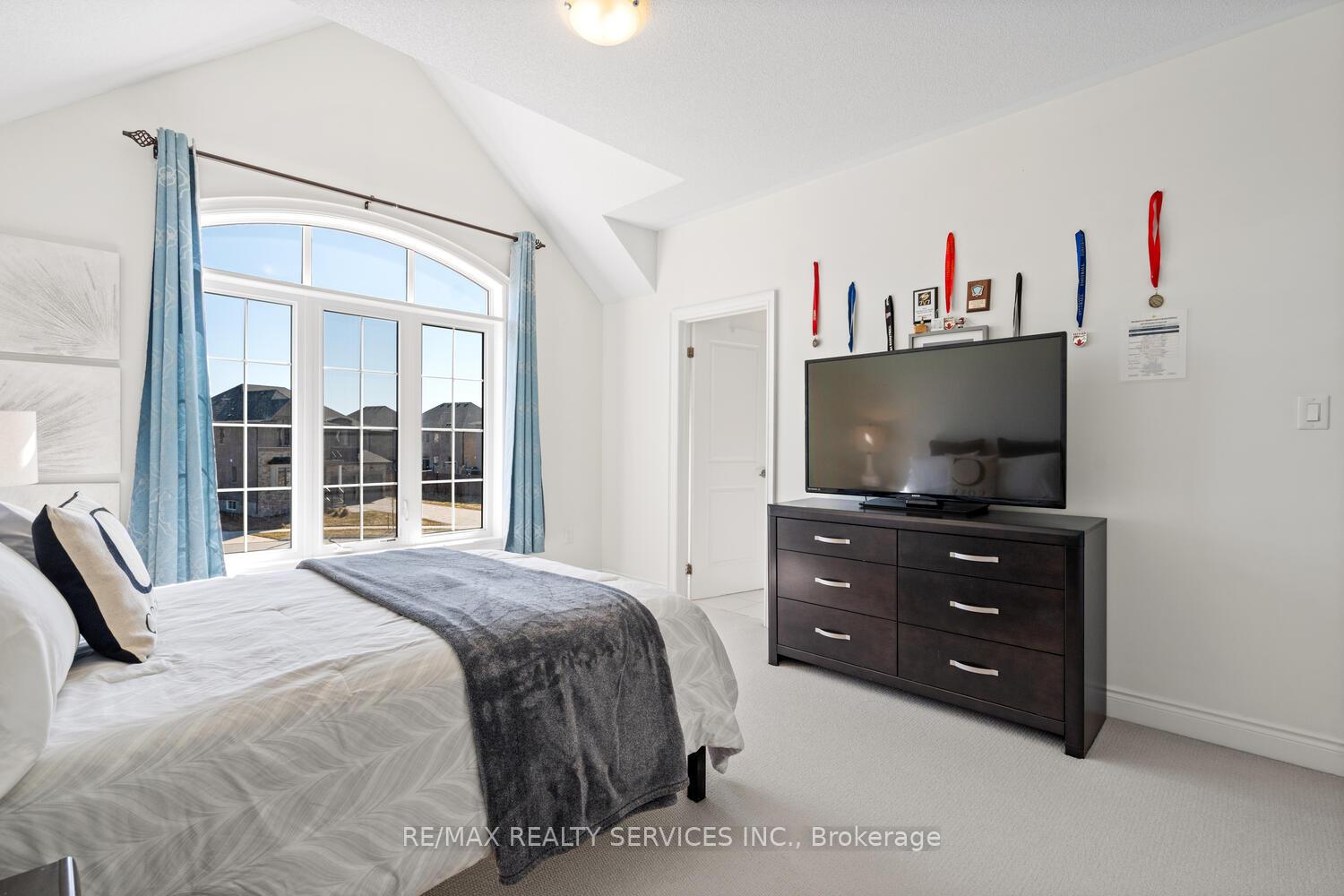 Photo 29 of 945 Pondcliffe Court, Kitchener — HOMEH