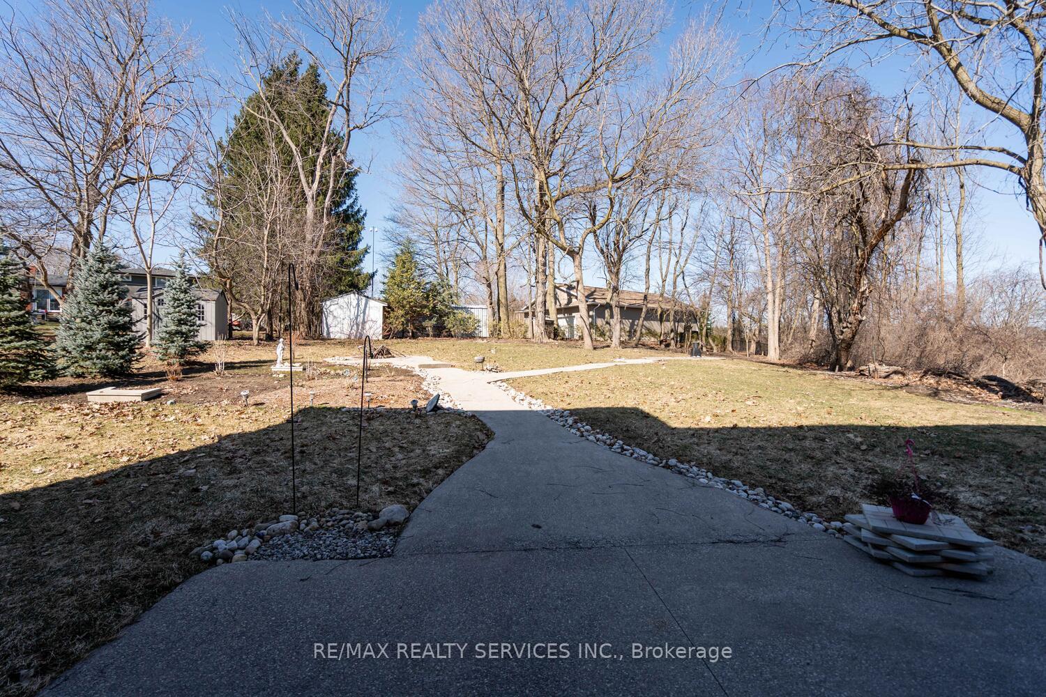 Photo 39 of 945 Pondcliffe Court, Kitchener — HOMEH