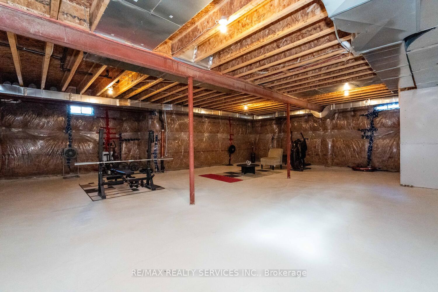 Photo 35 of 945 Pondcliffe Court, Kitchener — HOMEH