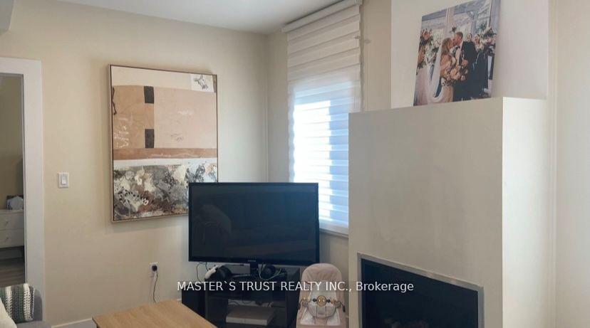 Photo 3 of 287 Macalister Boulevard, Guelph, Kortright East — HOMEH