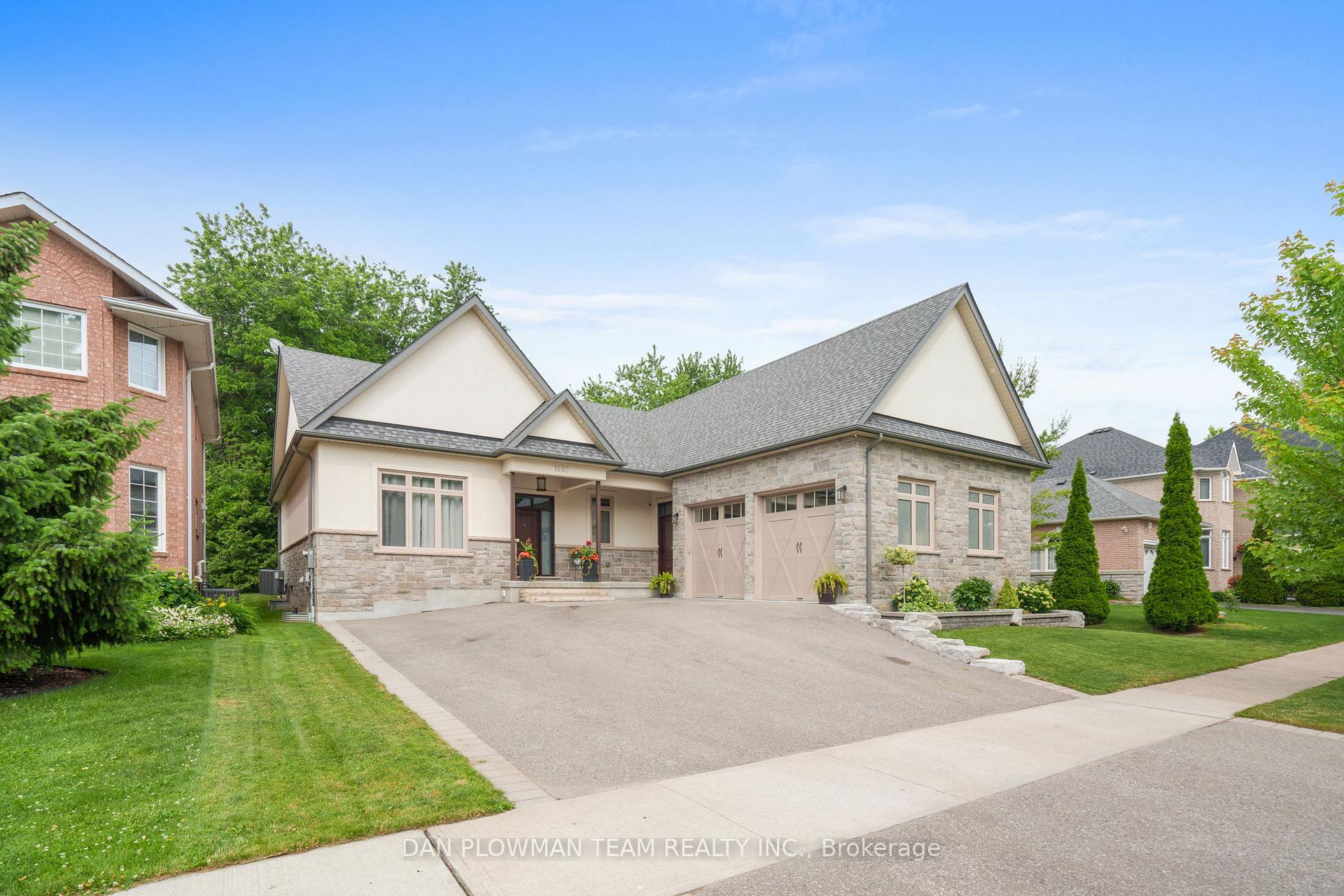 Front of 1682 Heathside Crescent