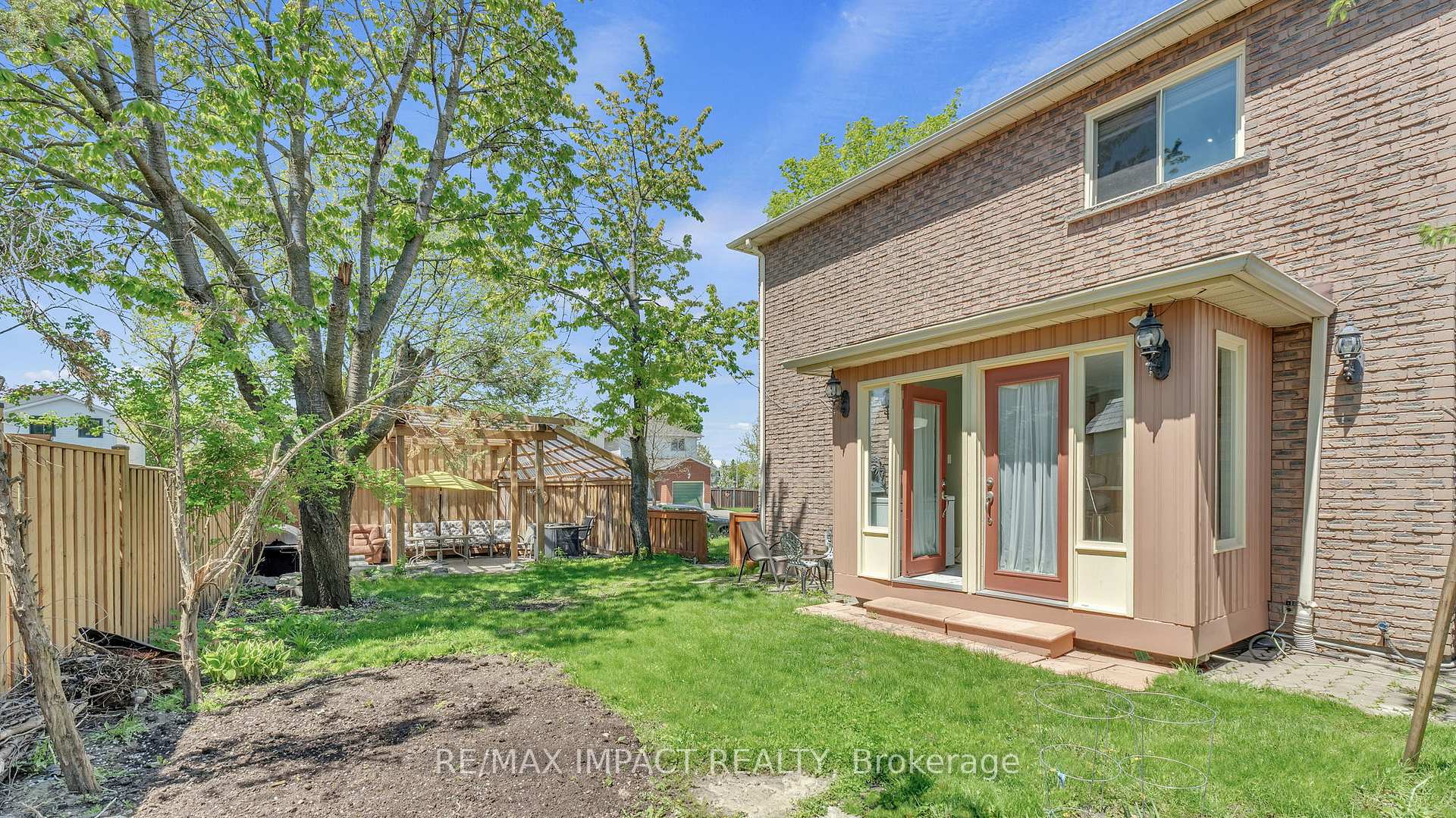 Photo 12 of 1 Beechnut Crescent, Clarington, Courtice — HOMEH
