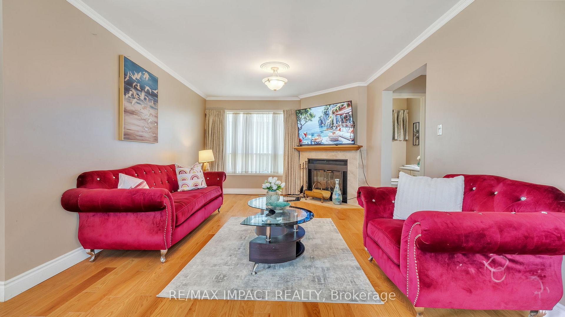 Photo 11 of 1 Beechnut Crescent, Clarington, Courtice — HOMEH
