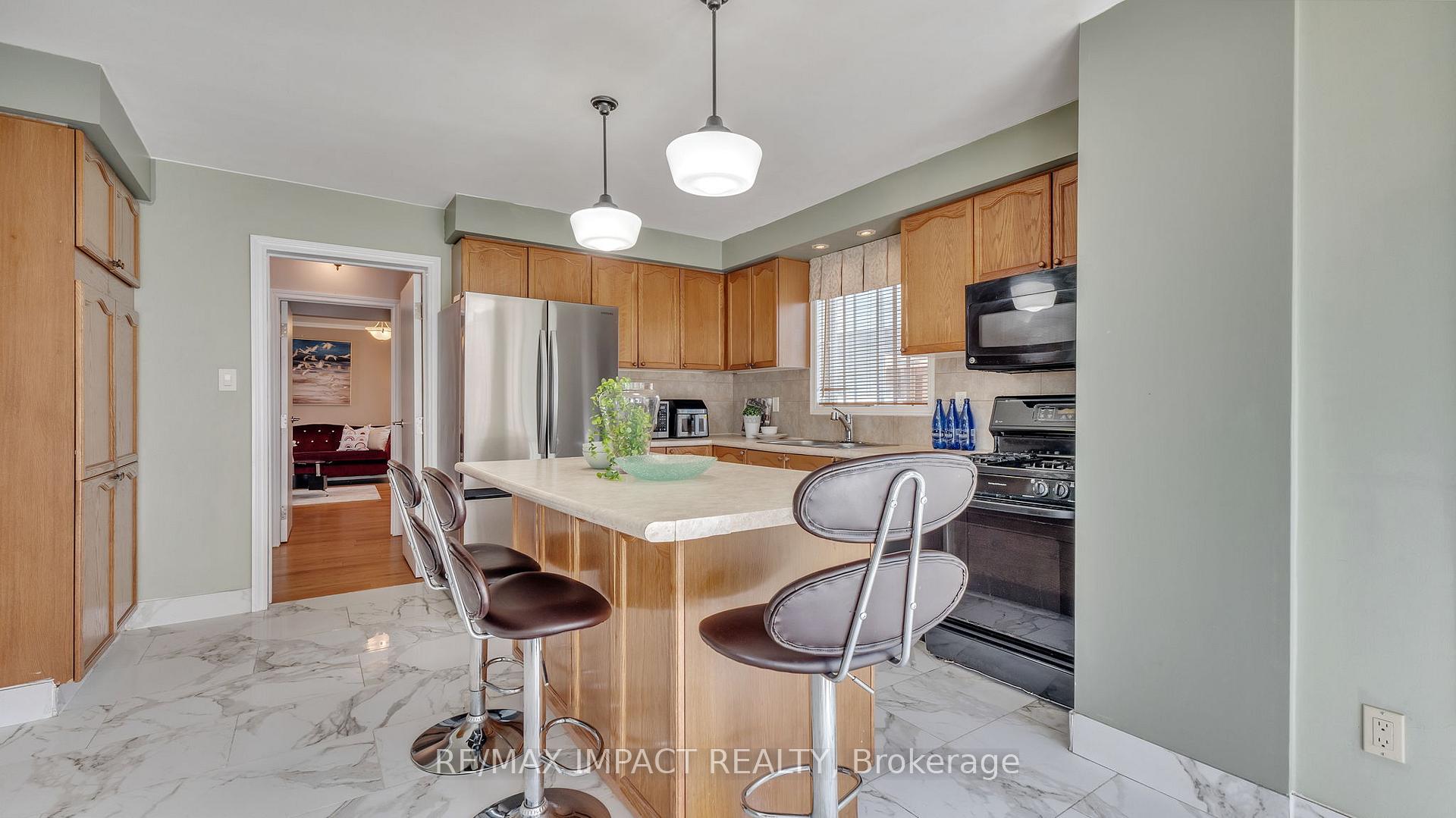 Photo 19 of 1 Beechnut Crescent, Clarington, Courtice — HOMEH