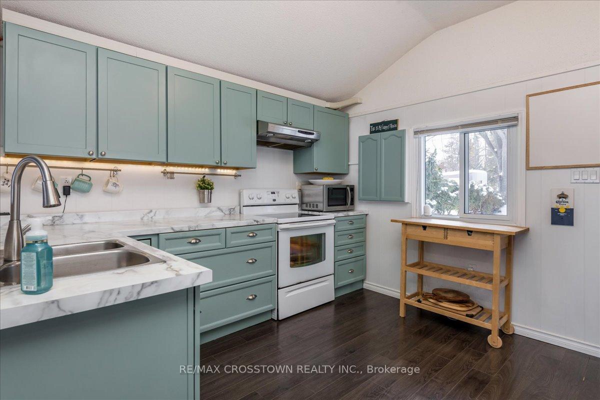 Photo 13 of 2301 Crystal Beach Road, Innisfil, Alcona — HOMEH