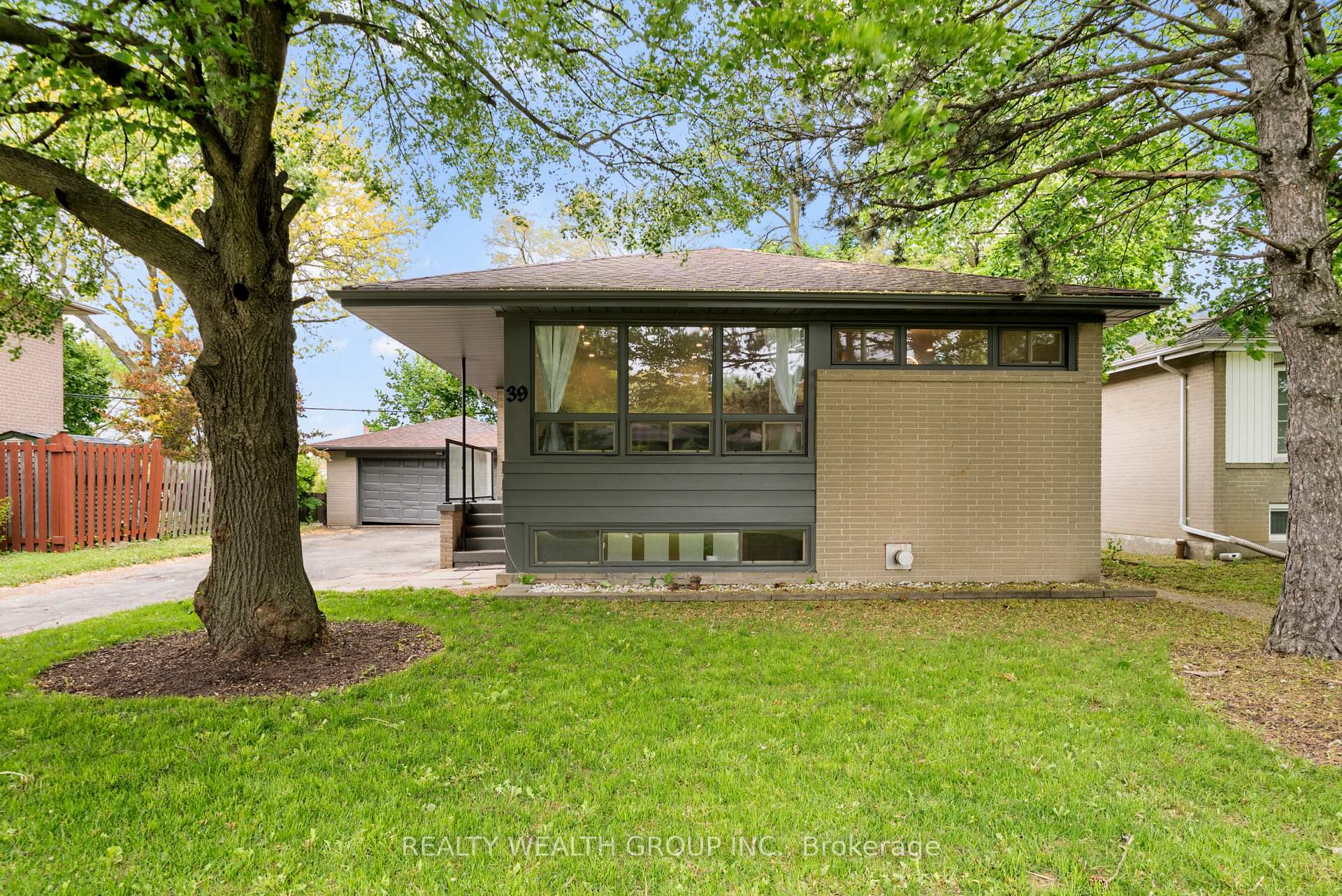 Front of 39 Treadgold Crescent