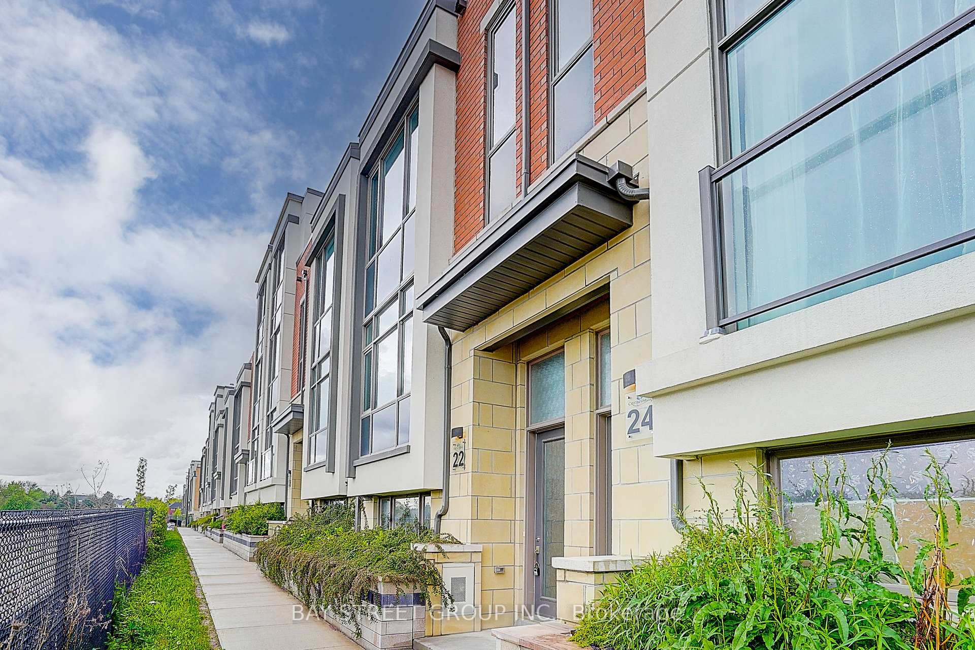 Photo 1 of 22 Teasel Way, Markham, Unionville — HOMEH