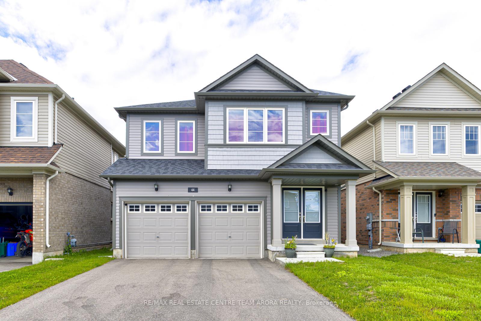 Front of 44 Cottonwood Crescent