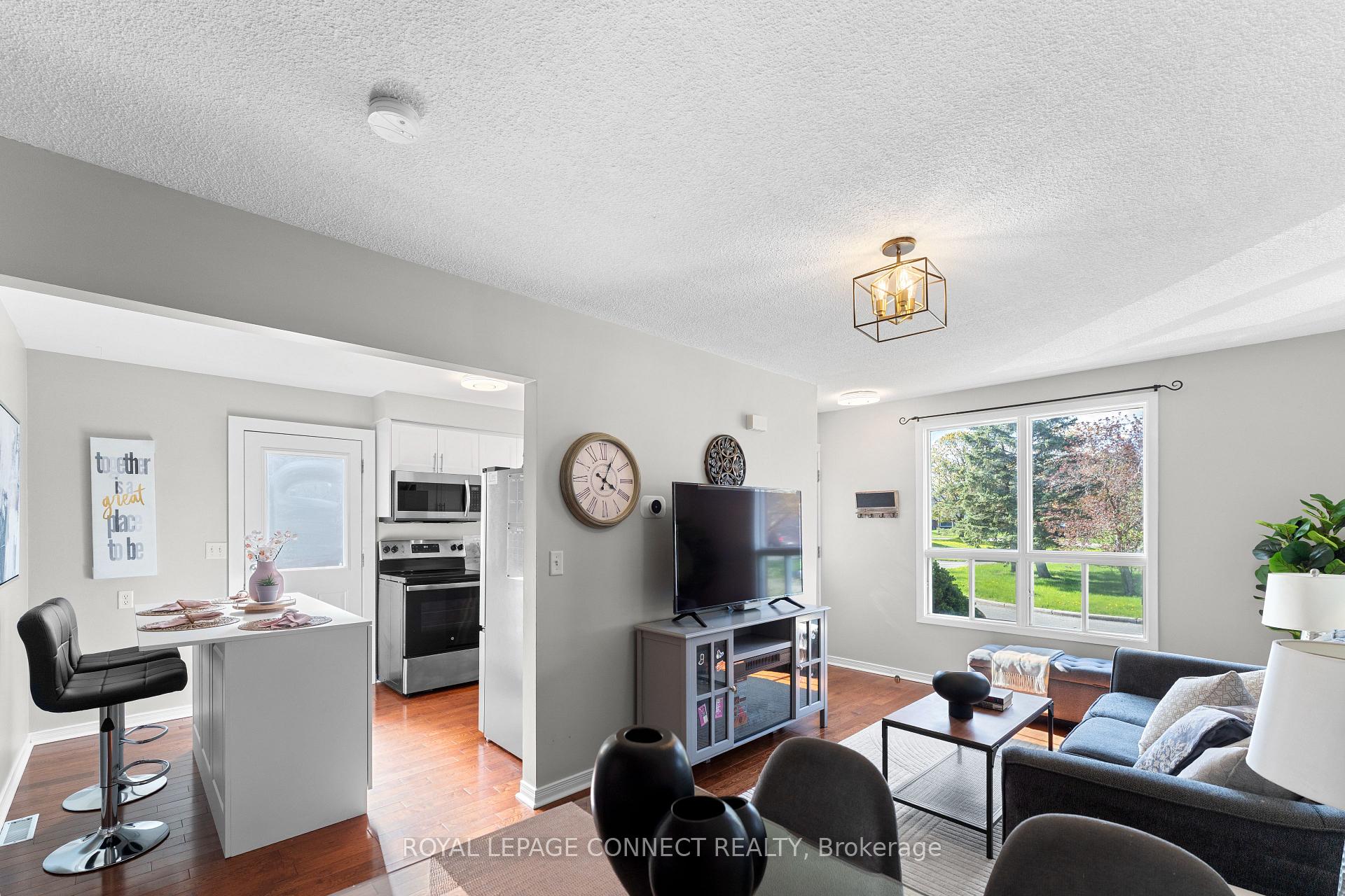 Photo 5 of 421 Pompano Court, Oshawa, Samac — HOMEH