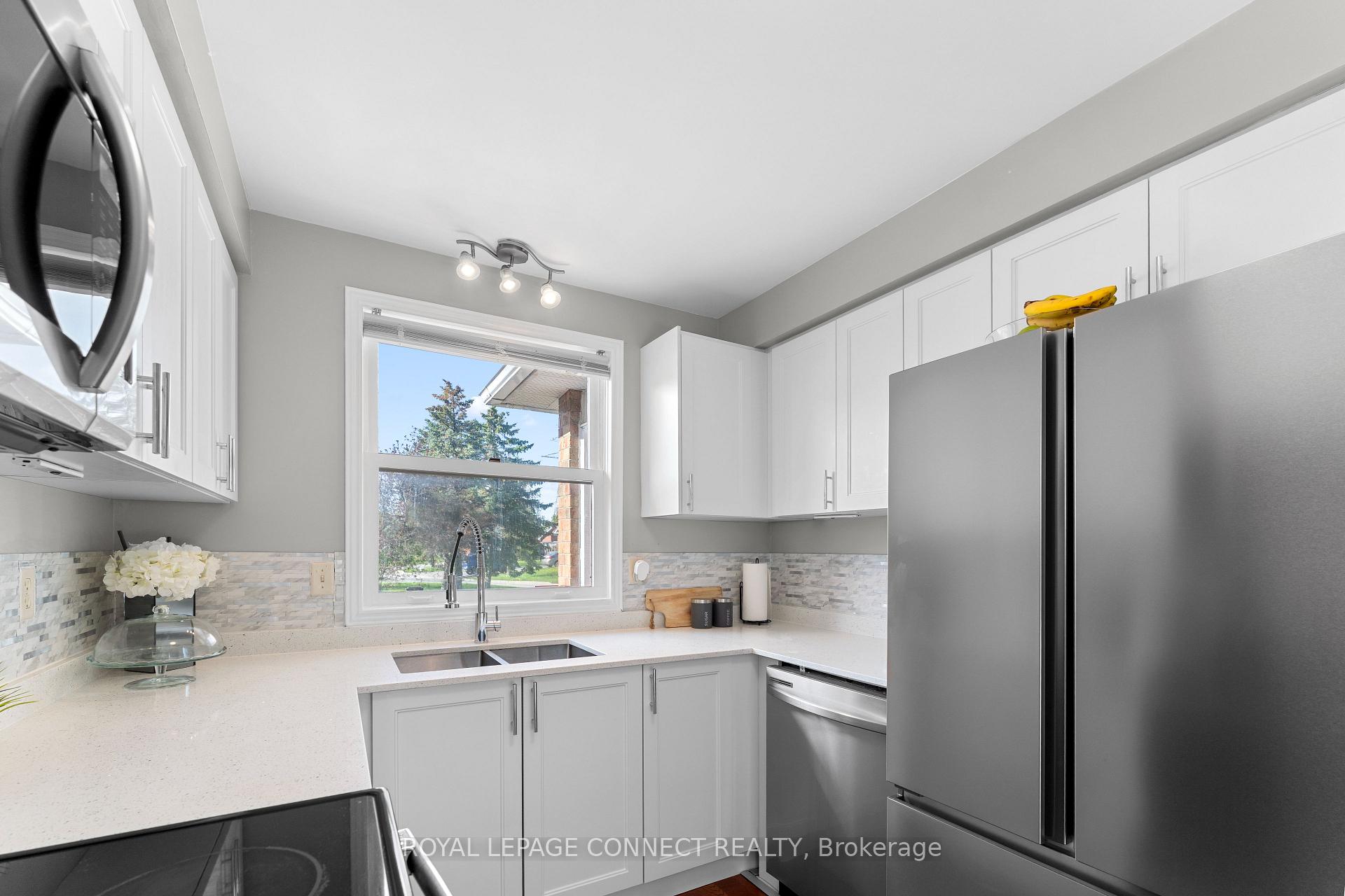 Photo 6 of 421 Pompano Court, Oshawa, Samac — HOMEH