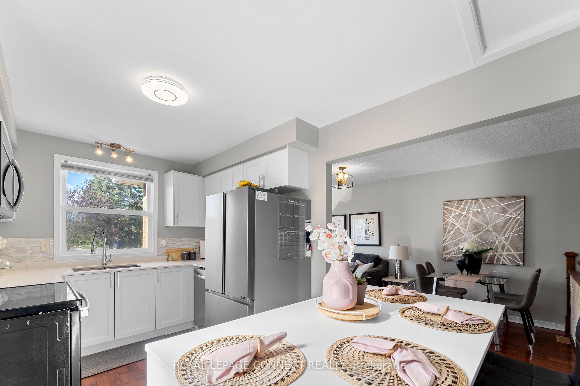 Photo 13 of 421 Pompano Court, Oshawa, Samac — HOMEH