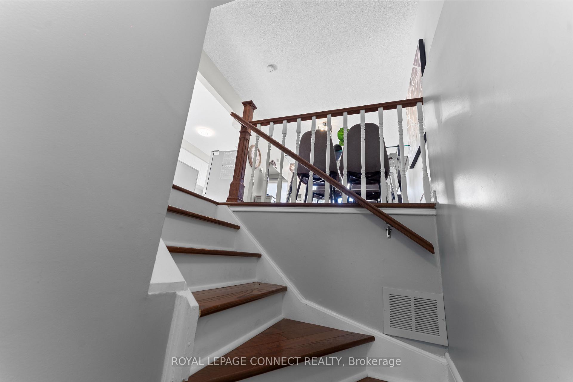 Photo 23 of 421 Pompano Court, Oshawa, Samac — HOMEH