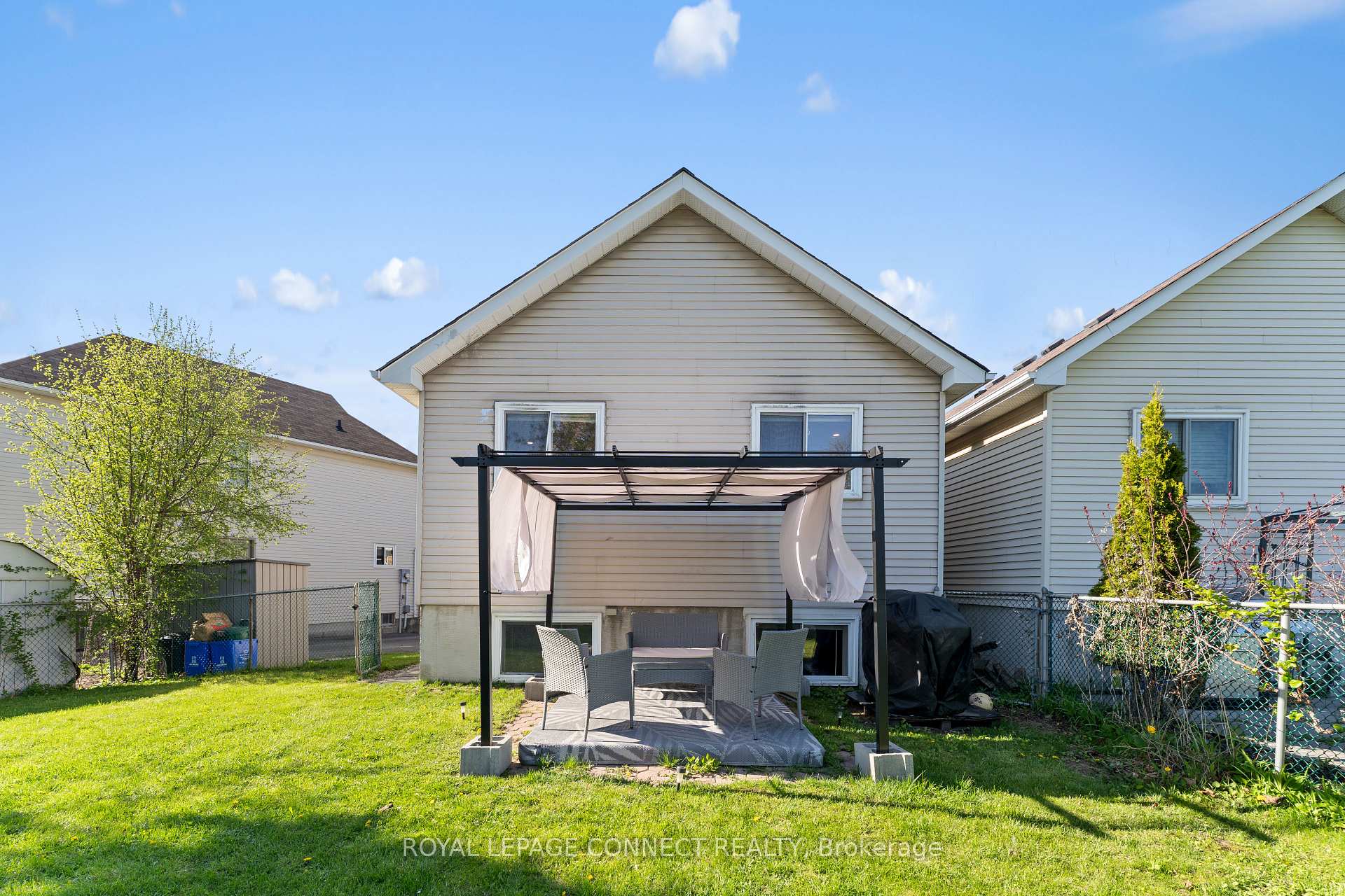 Photo 32 of 421 Pompano Court, Oshawa, Samac — HOMEH