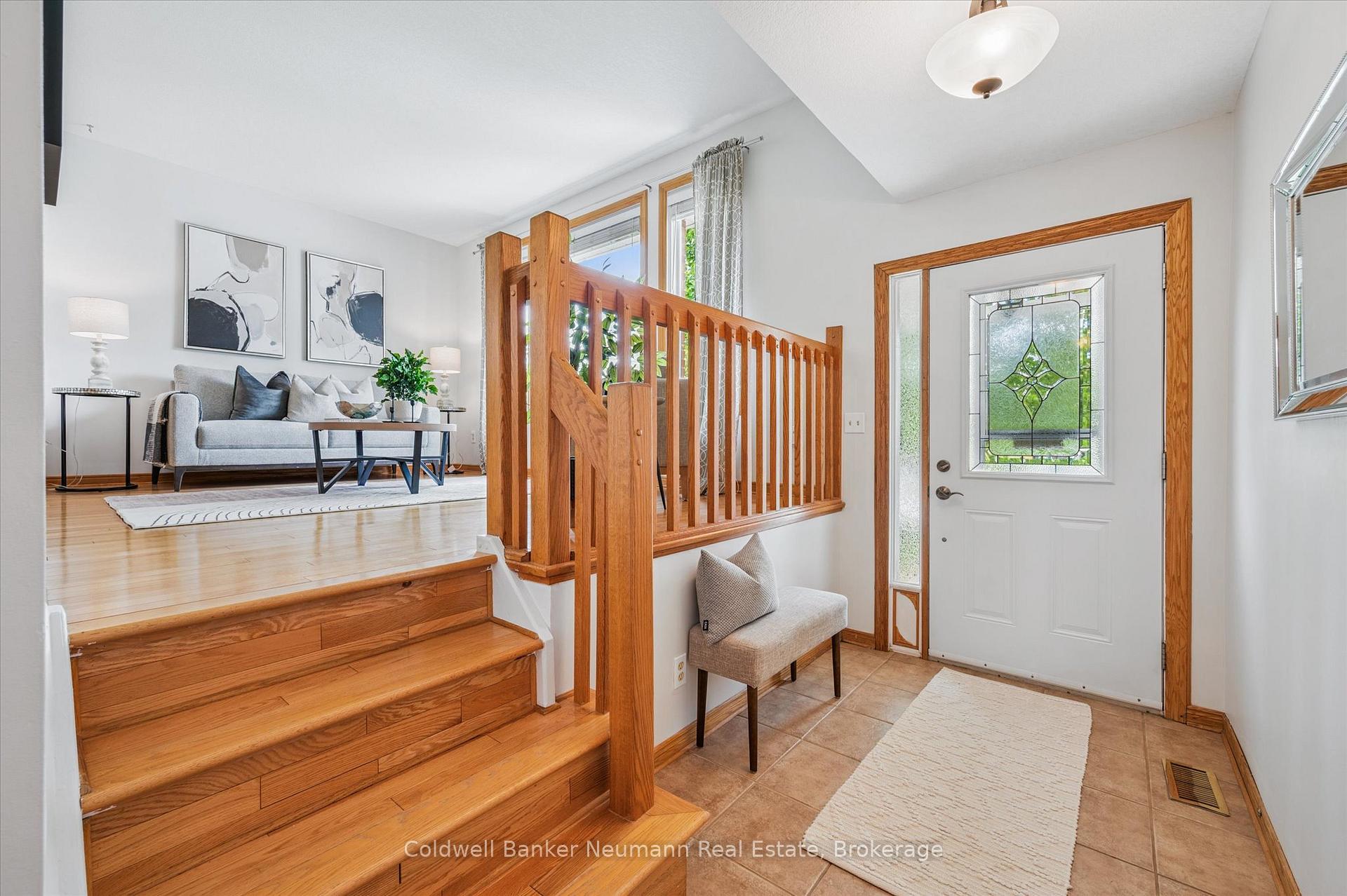 Photo 4 of 21 Old Colony Trail, Guelph, Kortright Hills — HOMEH
