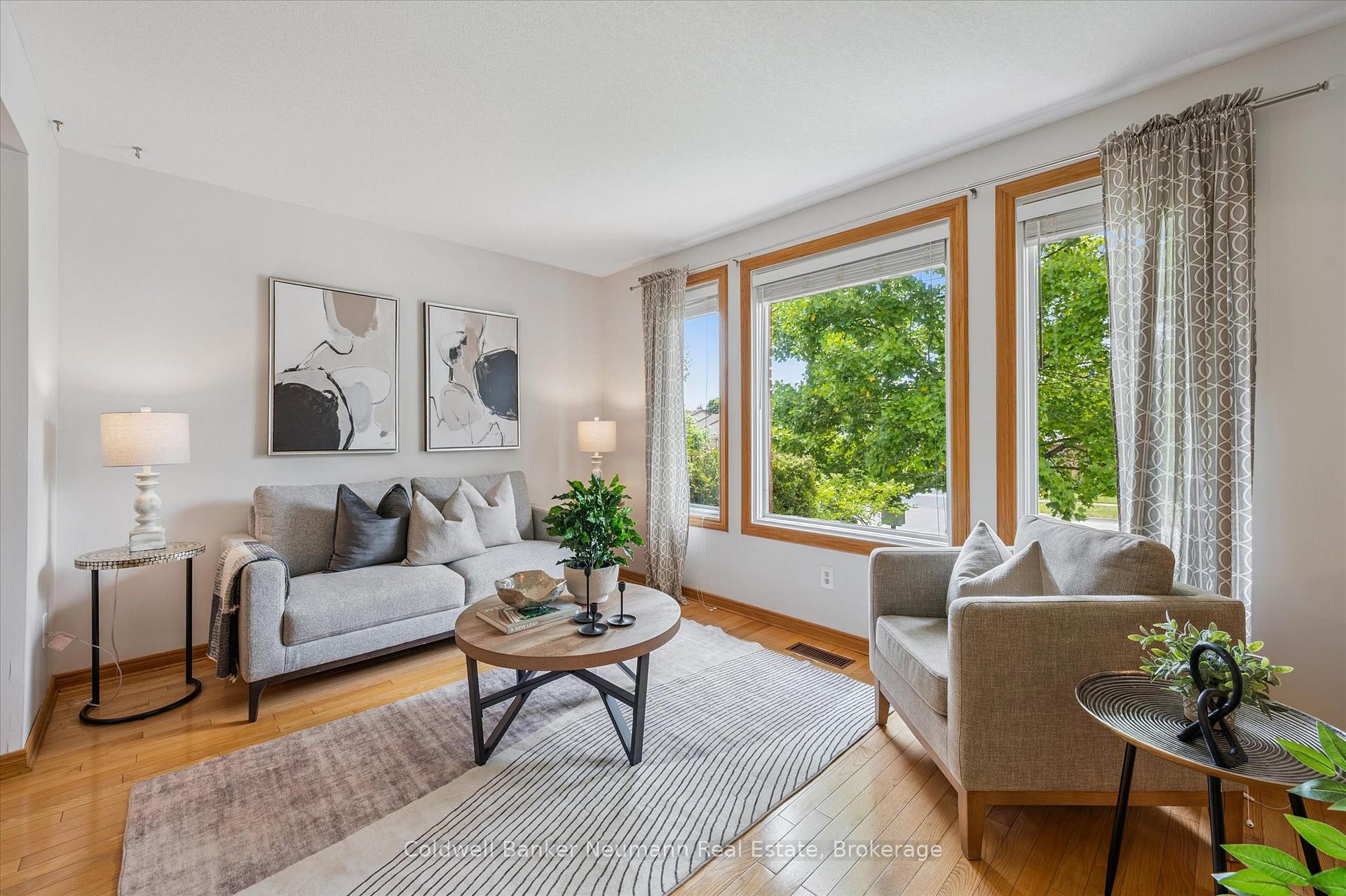 Photo 14 of 21 Old Colony Trail, Guelph, Kortright Hills — HOMEH