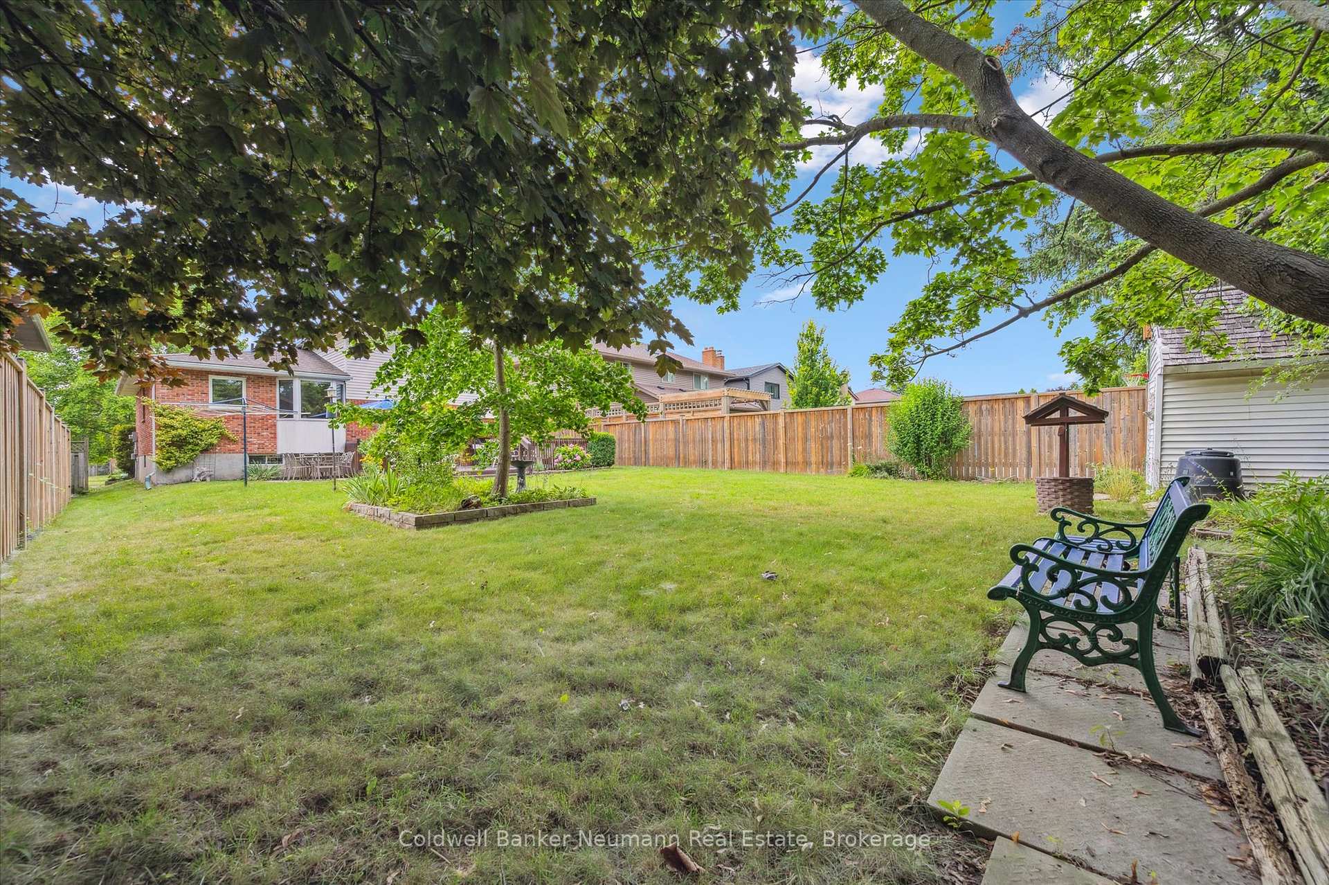 Photo 31 of 21 Old Colony Trail, Guelph, Kortright Hills — HOMEH
