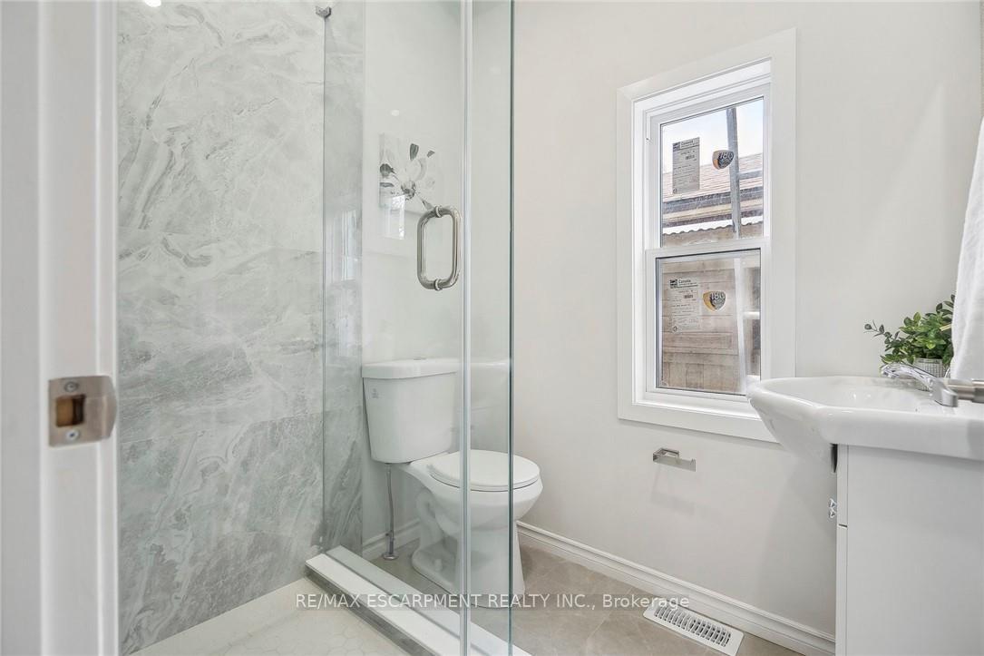 Photo 15 of 289 Wentworth Street N, Hamilton, Beasley — HOMEH
