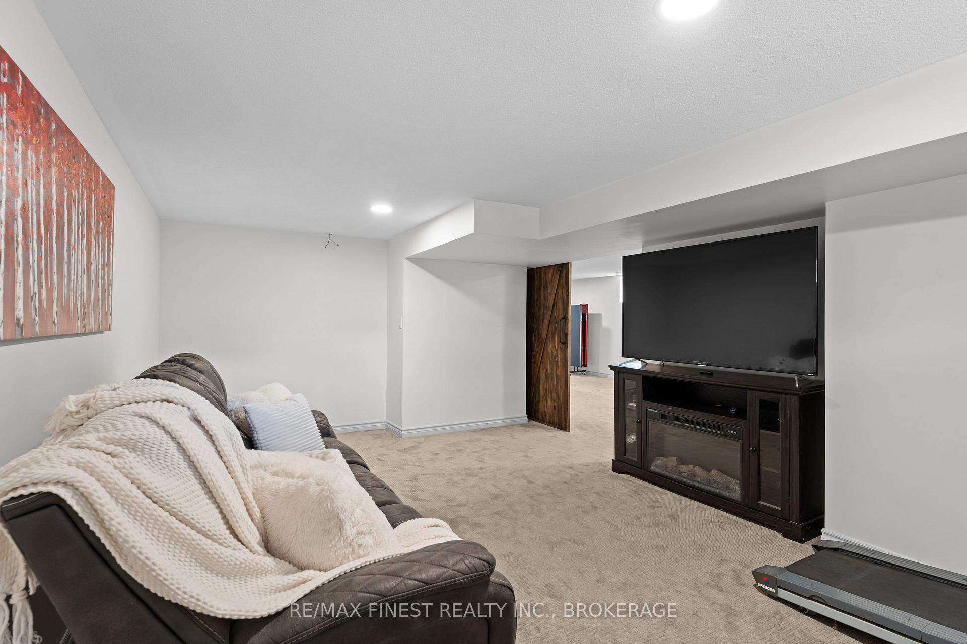 Photo 39 of 894 Rowantree Crescent, Kingston, North of Taylor-Kidd Blvd — HOMEH