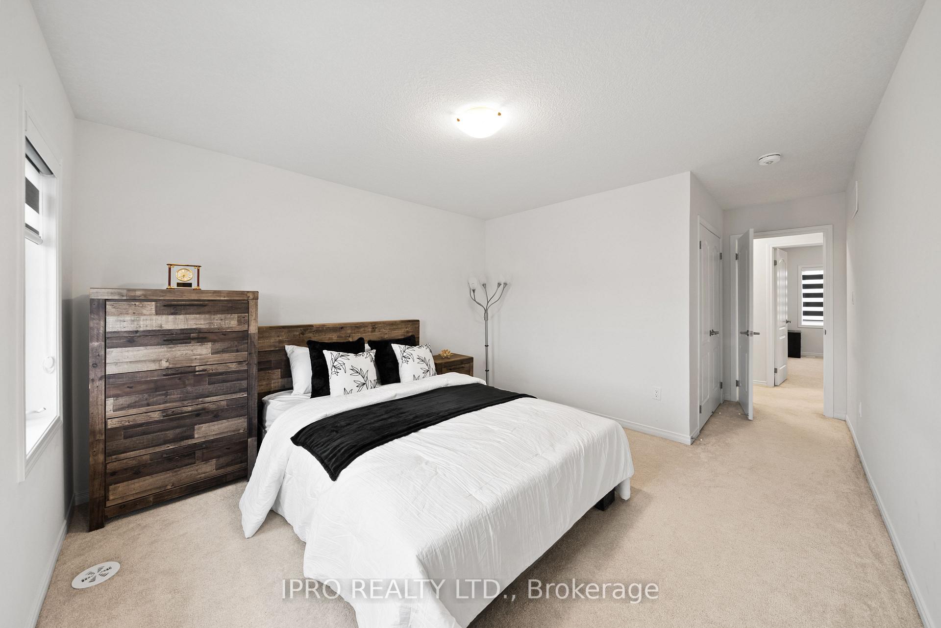 Photo 17 of 24 Bee Crescent, Brantford — HOMEH