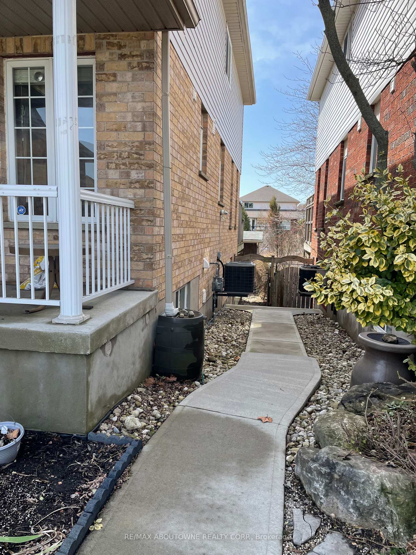 Photo 2 of Unit BSMT, 23 Drohan Drive, Guelph, Clairfields/Hanlon Business Park — HOMEH