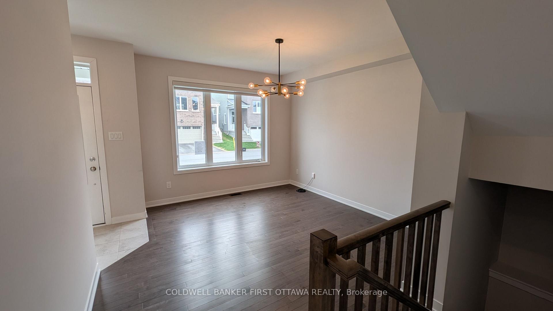 Photo 4 of 409 Appalachian Circle, Ottawa, Barrhaven - Half Moon Bay — HOMEH