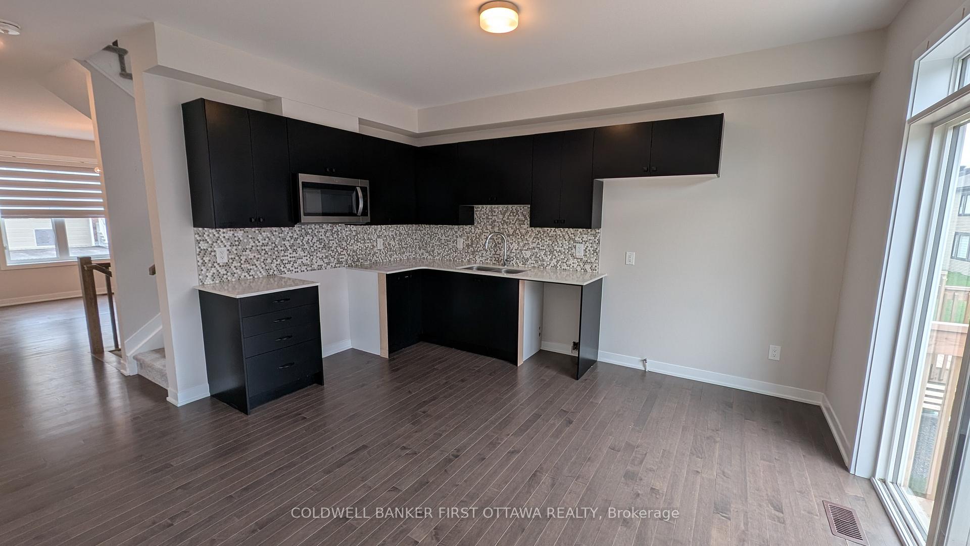 Photo 5 of 409 Appalachian Circle, Ottawa, Barrhaven - Half Moon Bay — HOMEH