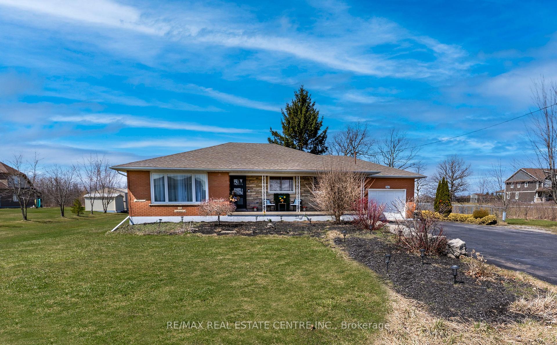 Photo 1 of 242 Mountain Road, Grimsby, Grimsby Escarpment — HOMEH