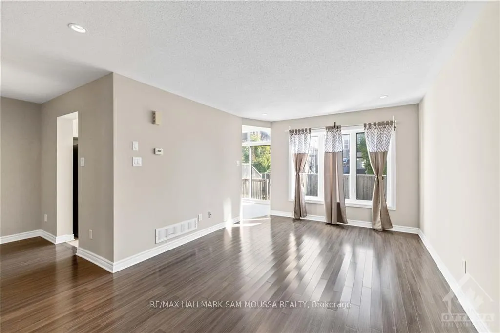 Photo 4 of 119 Mancini Way, Ottawa, Barrhaven - Strandherd — HOMEH