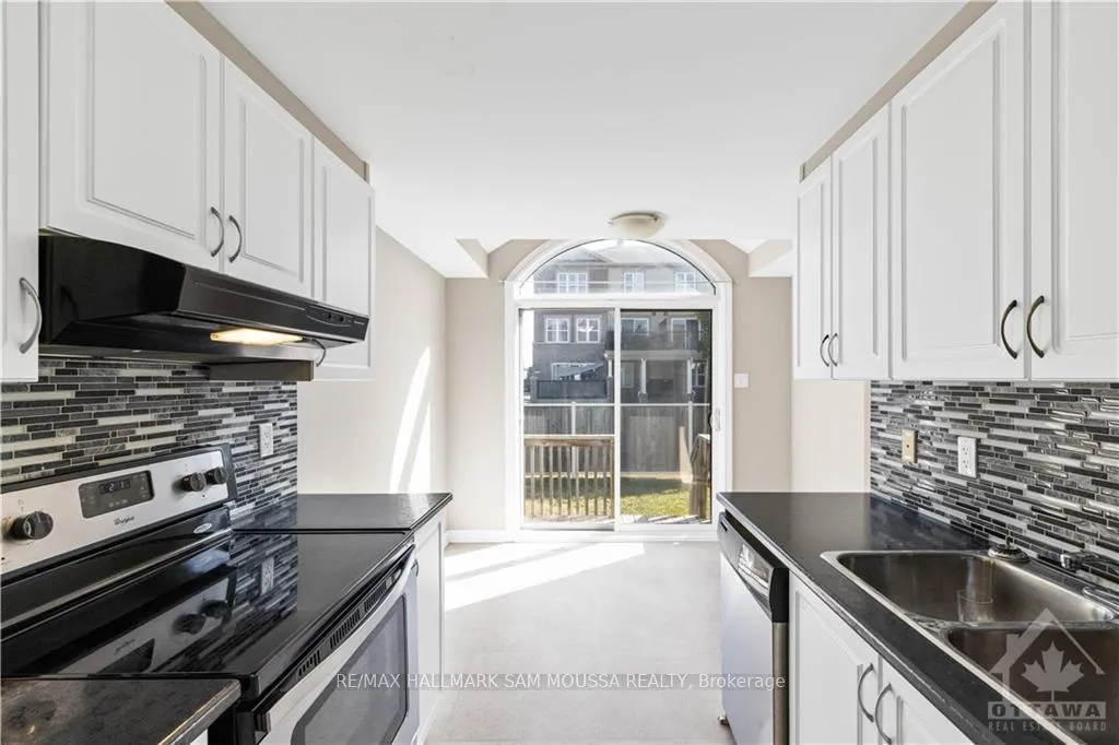 Photo 7 of 119 Mancini Way, Ottawa, Barrhaven - Strandherd — HOMEH