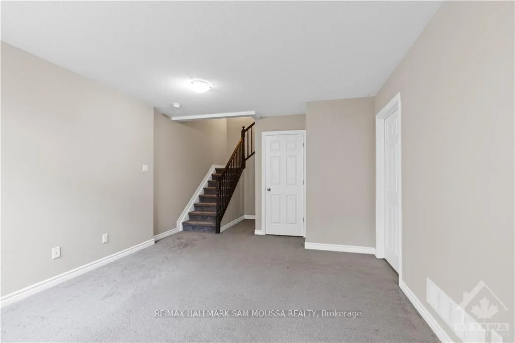 Photo 15 of 119 Mancini Way, Ottawa, Barrhaven - Strandherd — HOMEH