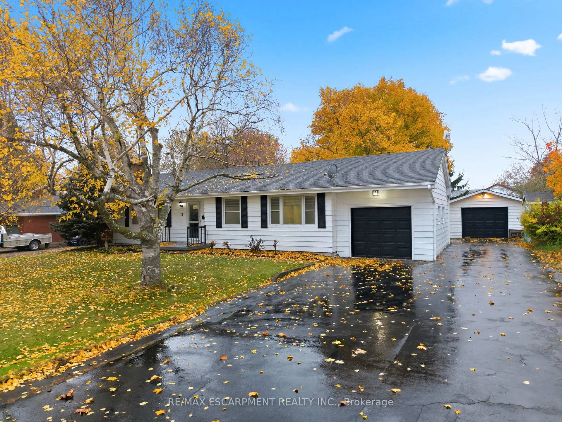 Photo 4 of 3 Algonquin Avenue, Hamilton, Rural Flamborough — HOMEH