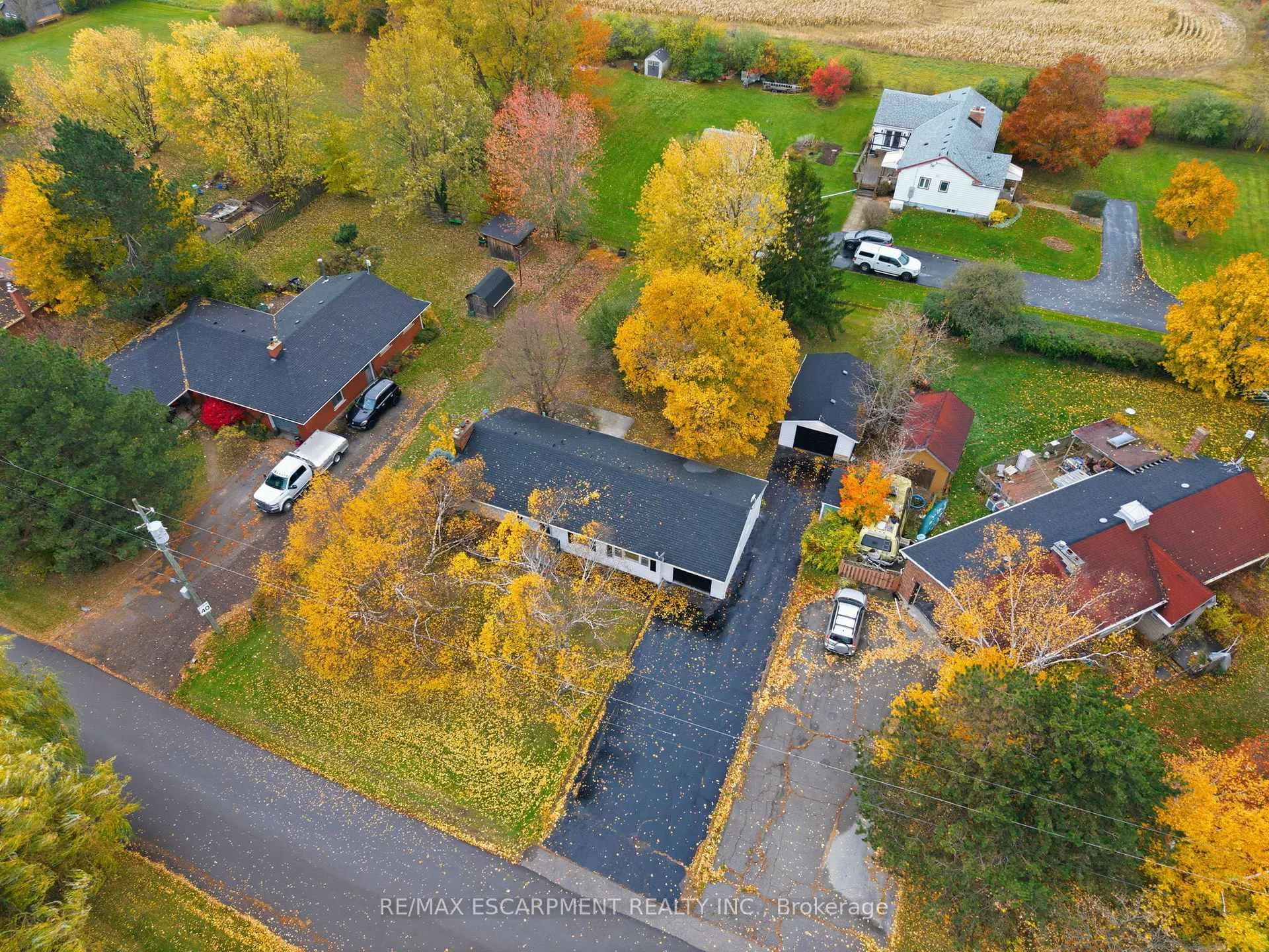 Photo 8 of 3 Algonquin Avenue, Hamilton, Rural Flamborough — HOMEH
