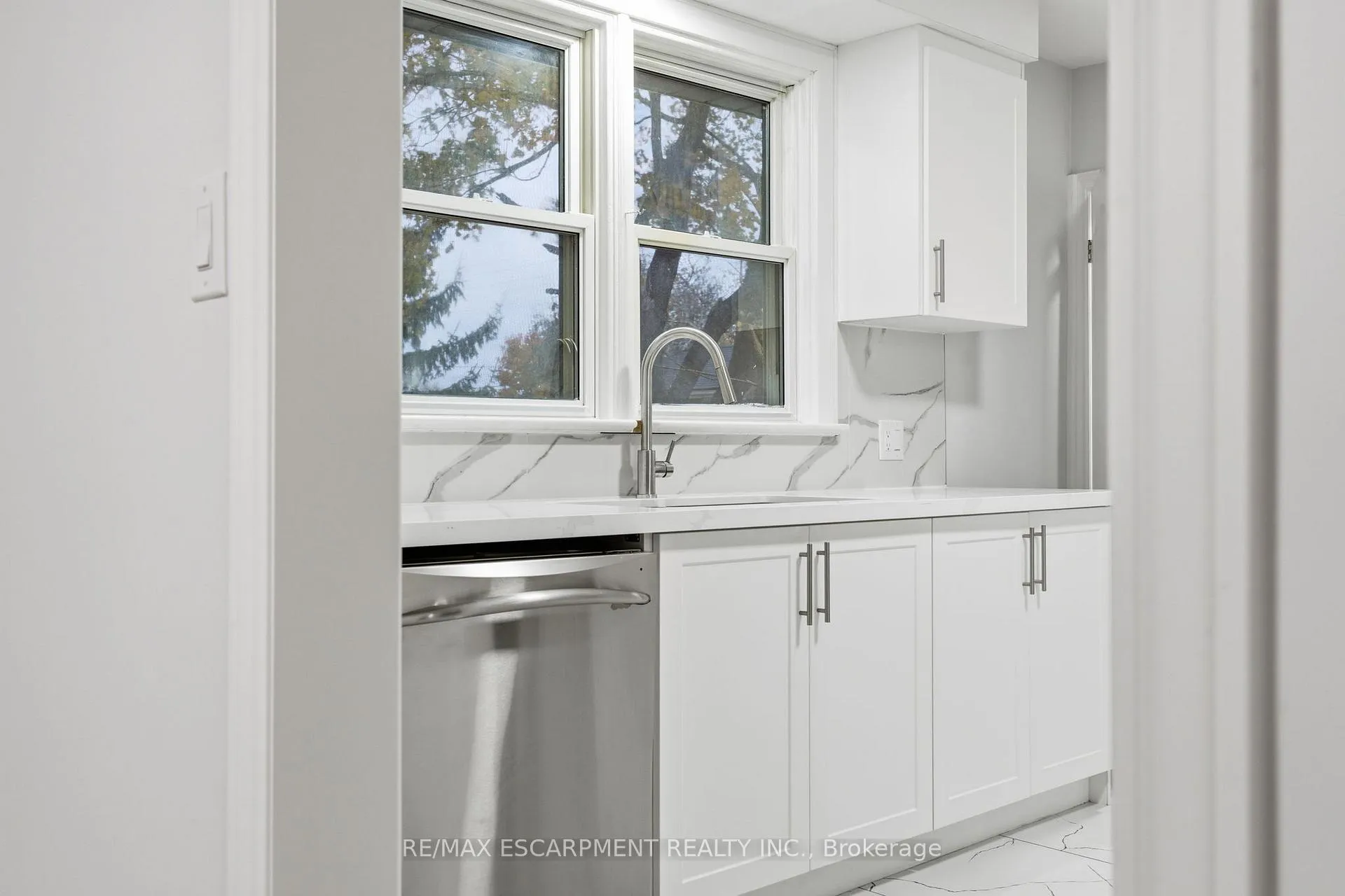 Photo 56 of 3 Algonquin Avenue, Hamilton, Rural Flamborough — HOMEH