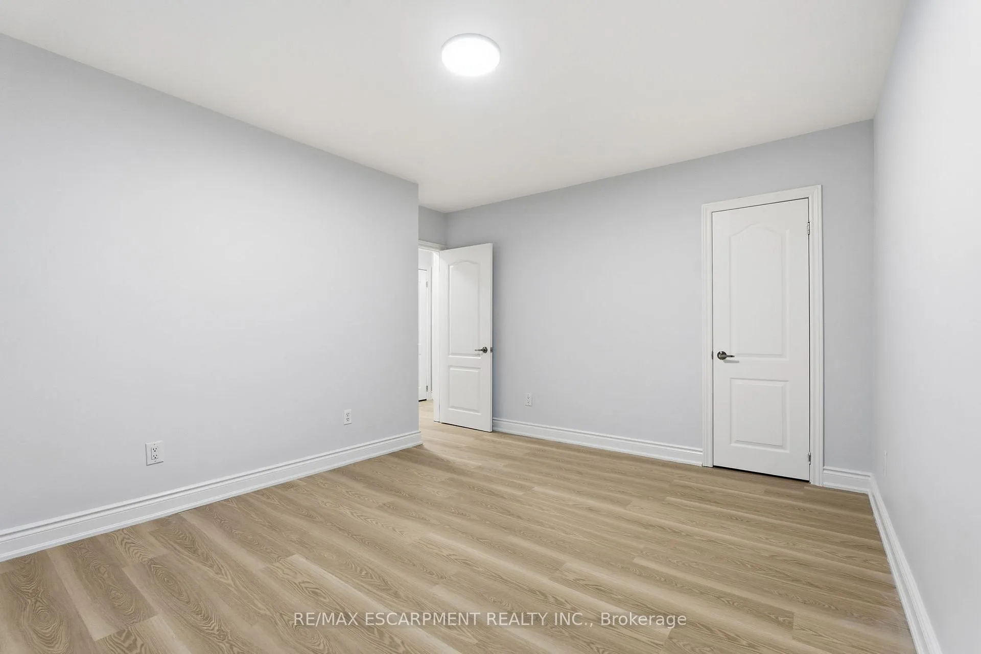 Photo 81 of 3 Algonquin Avenue, Hamilton, Rural Flamborough — HOMEH