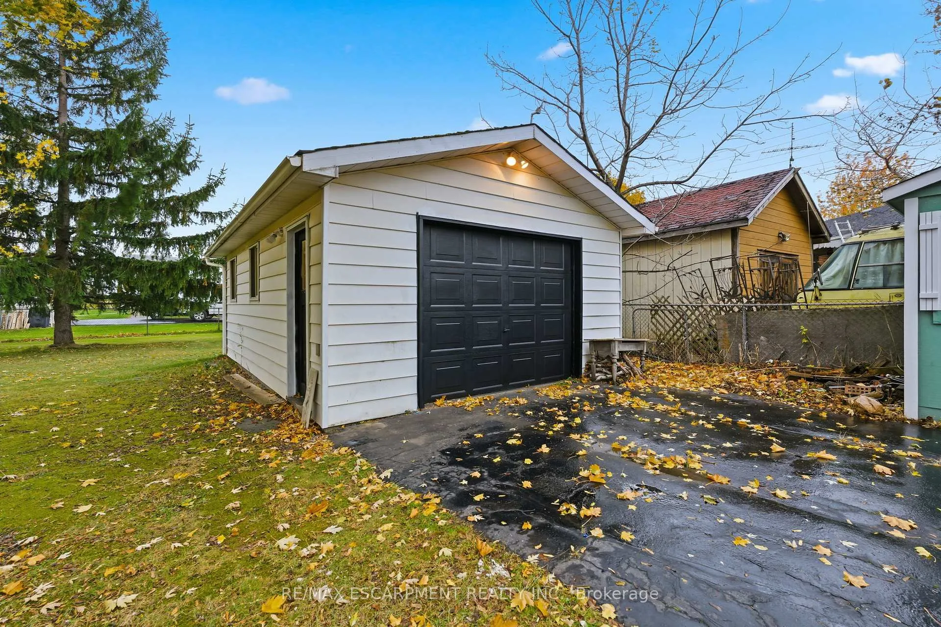 Photo 188 of 3 Algonquin Avenue, Hamilton, Rural Flamborough — HOMEH