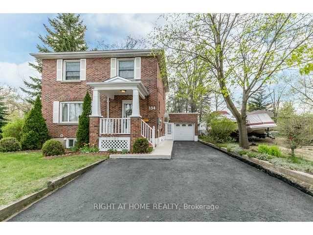 Front of 134 Innisfil Street