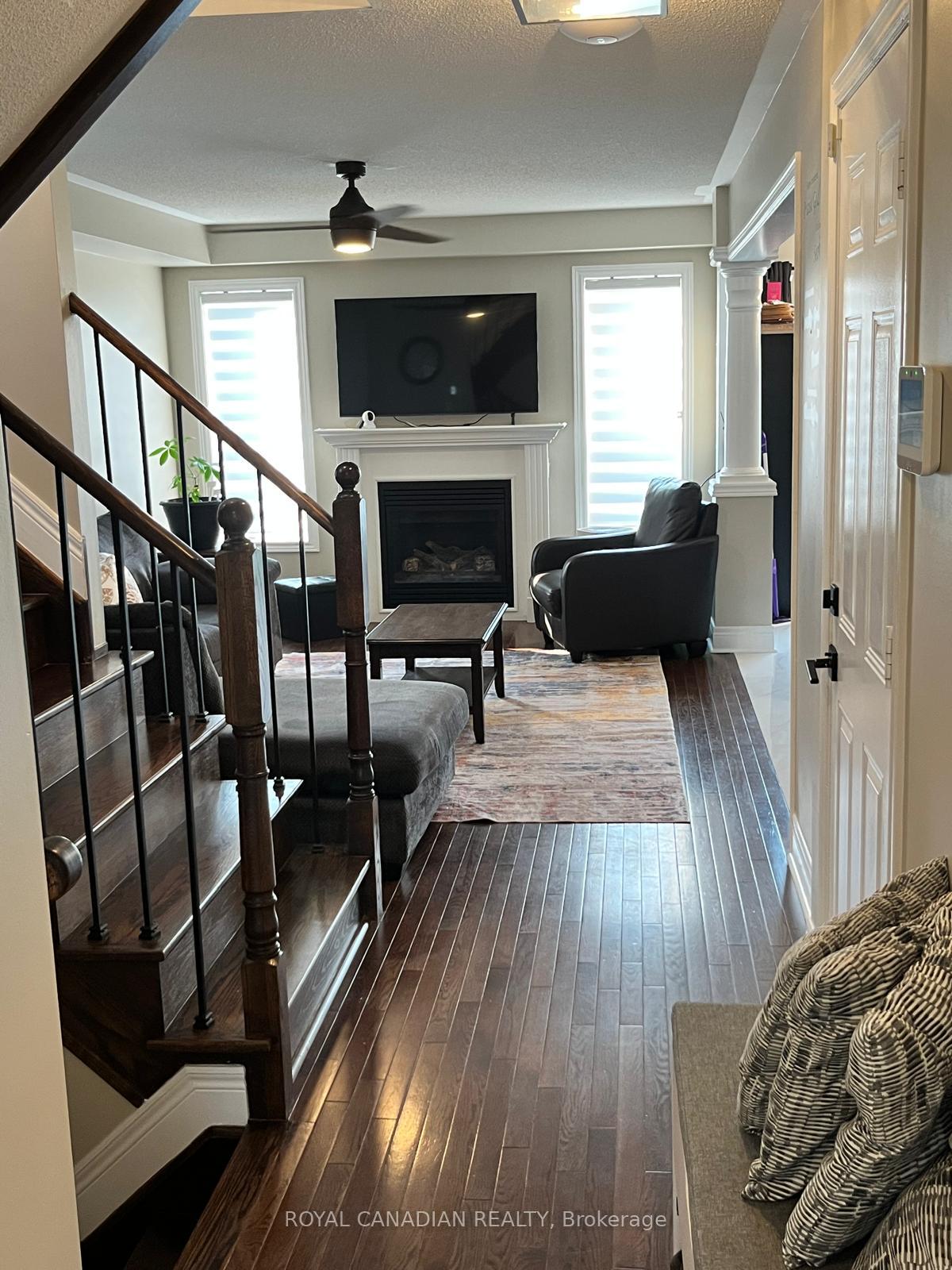 Photo 2 of 181 Bathgate Crescent E, Clarington, Courtice — HOMEH