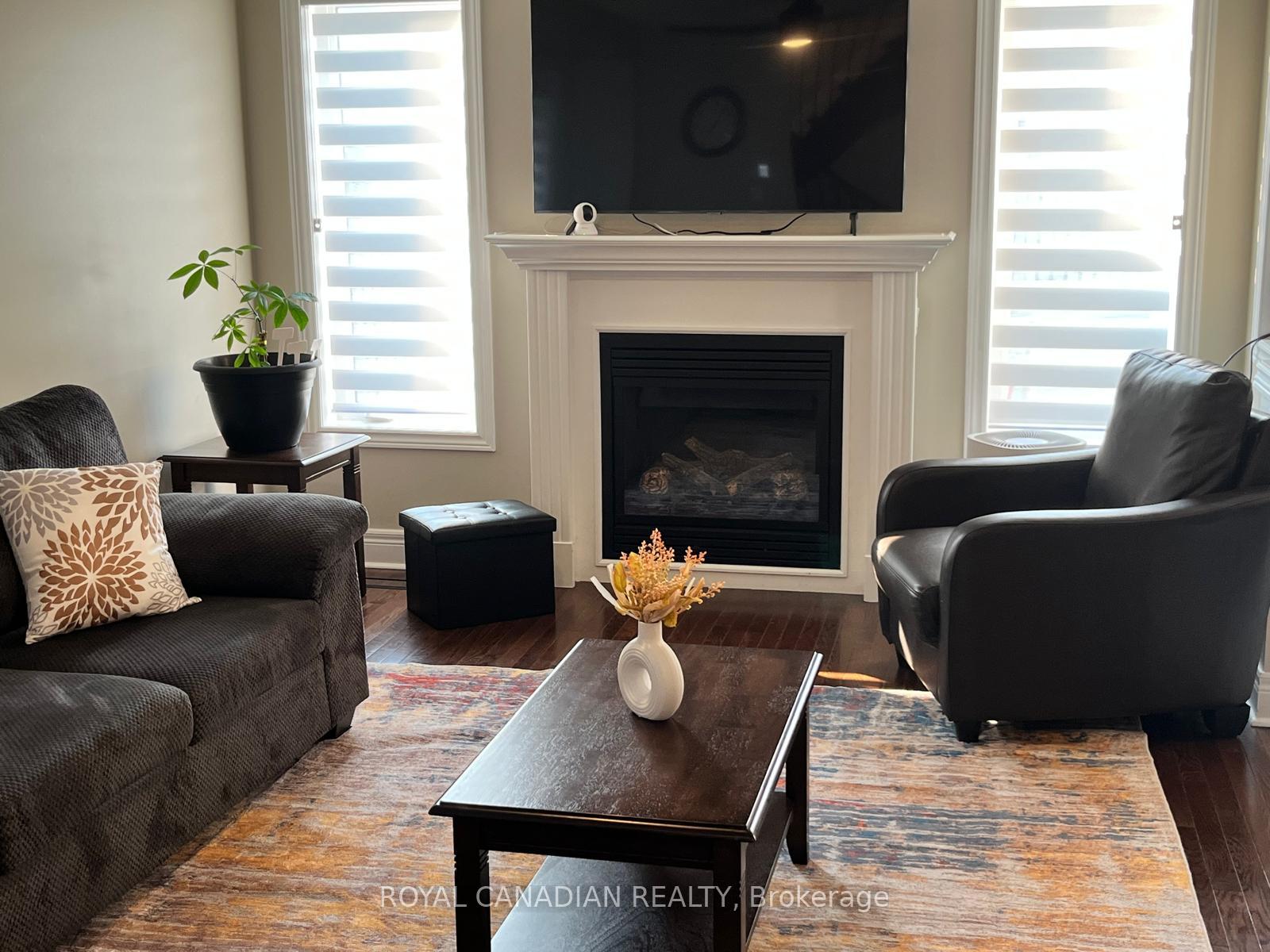 Photo 3 of 181 Bathgate Crescent E, Clarington, Courtice — HOMEH