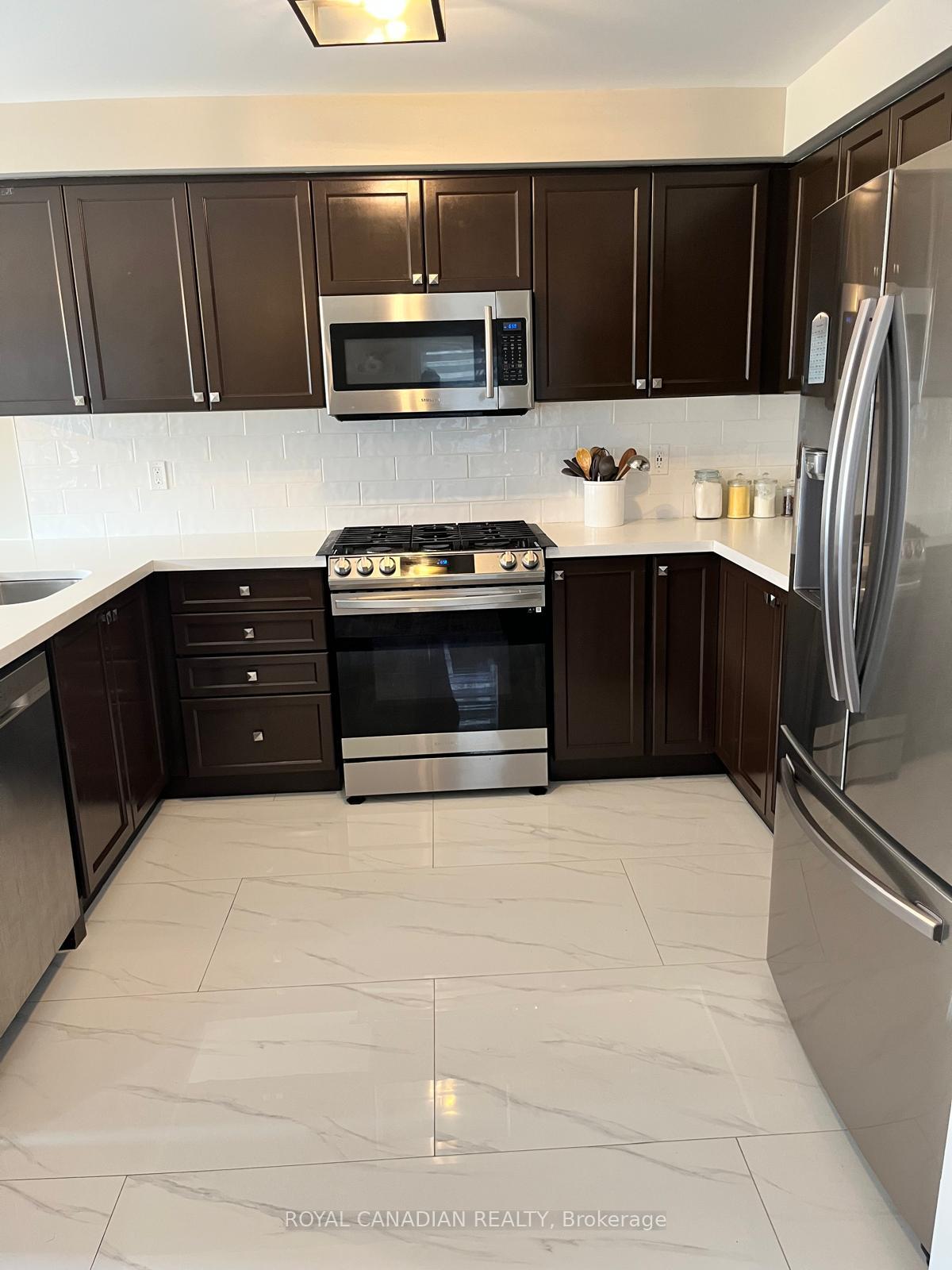 Photo 6 of 181 Bathgate Crescent E, Clarington, Courtice — HOMEH