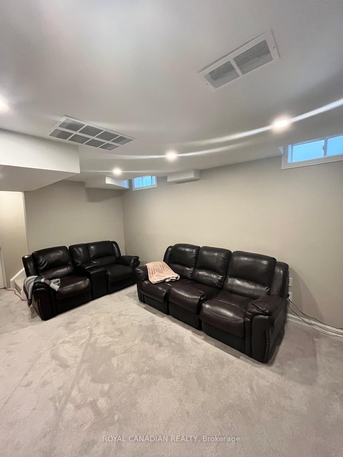 Photo 7 of 181 Bathgate Crescent E, Clarington, Courtice — HOMEH