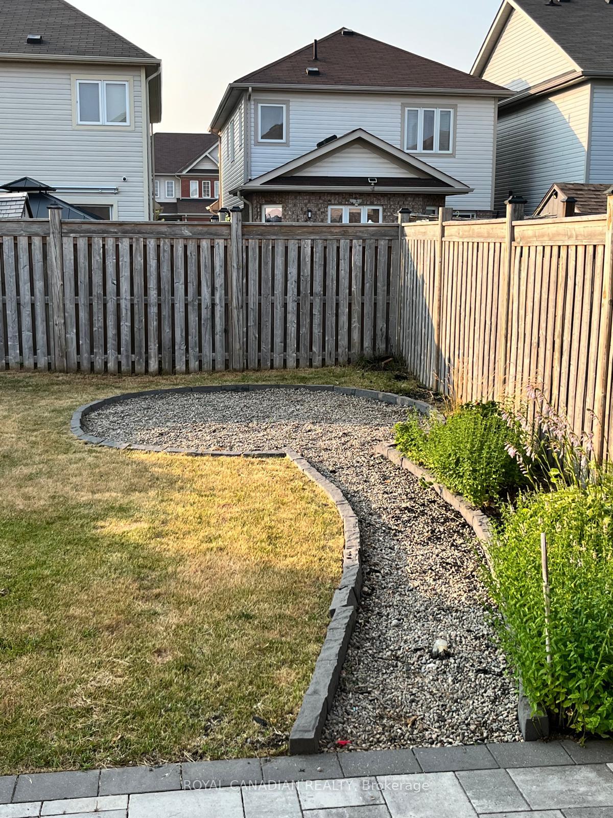 Photo 8 of 181 Bathgate Crescent E, Clarington, Courtice — HOMEH