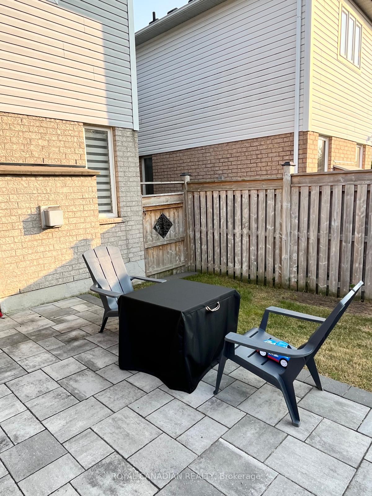 Photo 10 of 181 Bathgate Crescent E, Clarington, Courtice — HOMEH