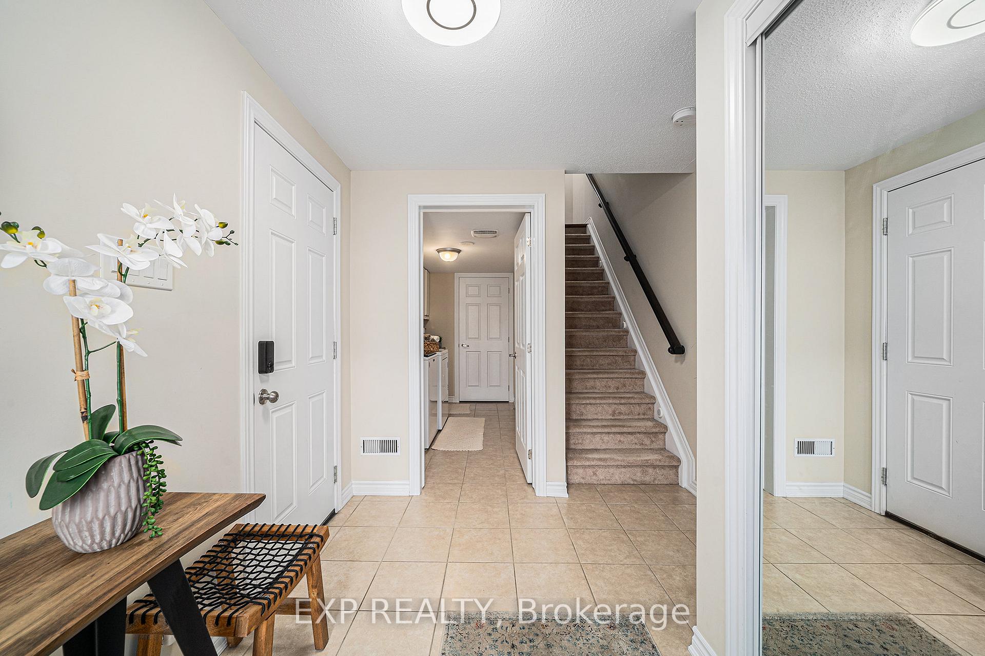 Photo 3 of 335 Sweet Grass Circle, Ottawa, Barrhaven - Half Moon Bay — HOMEH